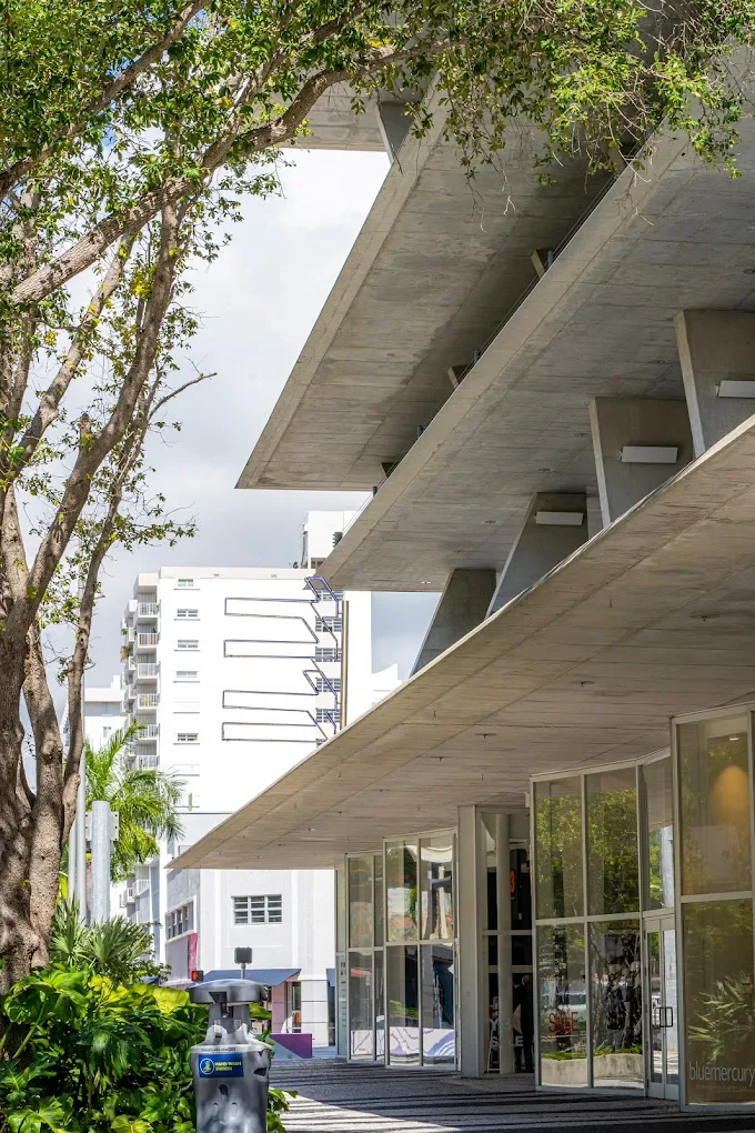 Exterior view of the retail spaces at 1111 Lincoln Road