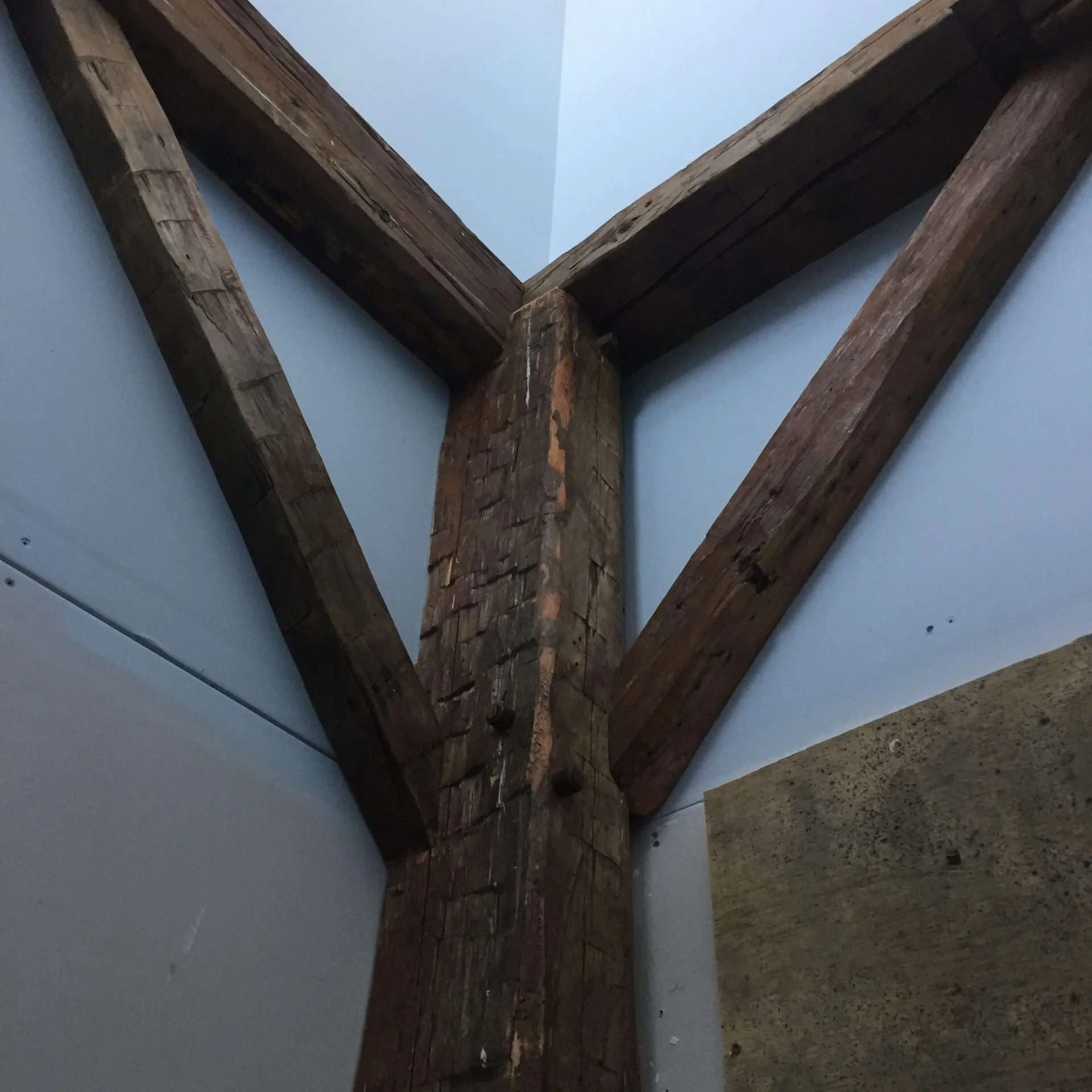 We will design your timber frame, helping you turn your vision into reality. We only craft quality custom timber frame homes to the highest of standards.