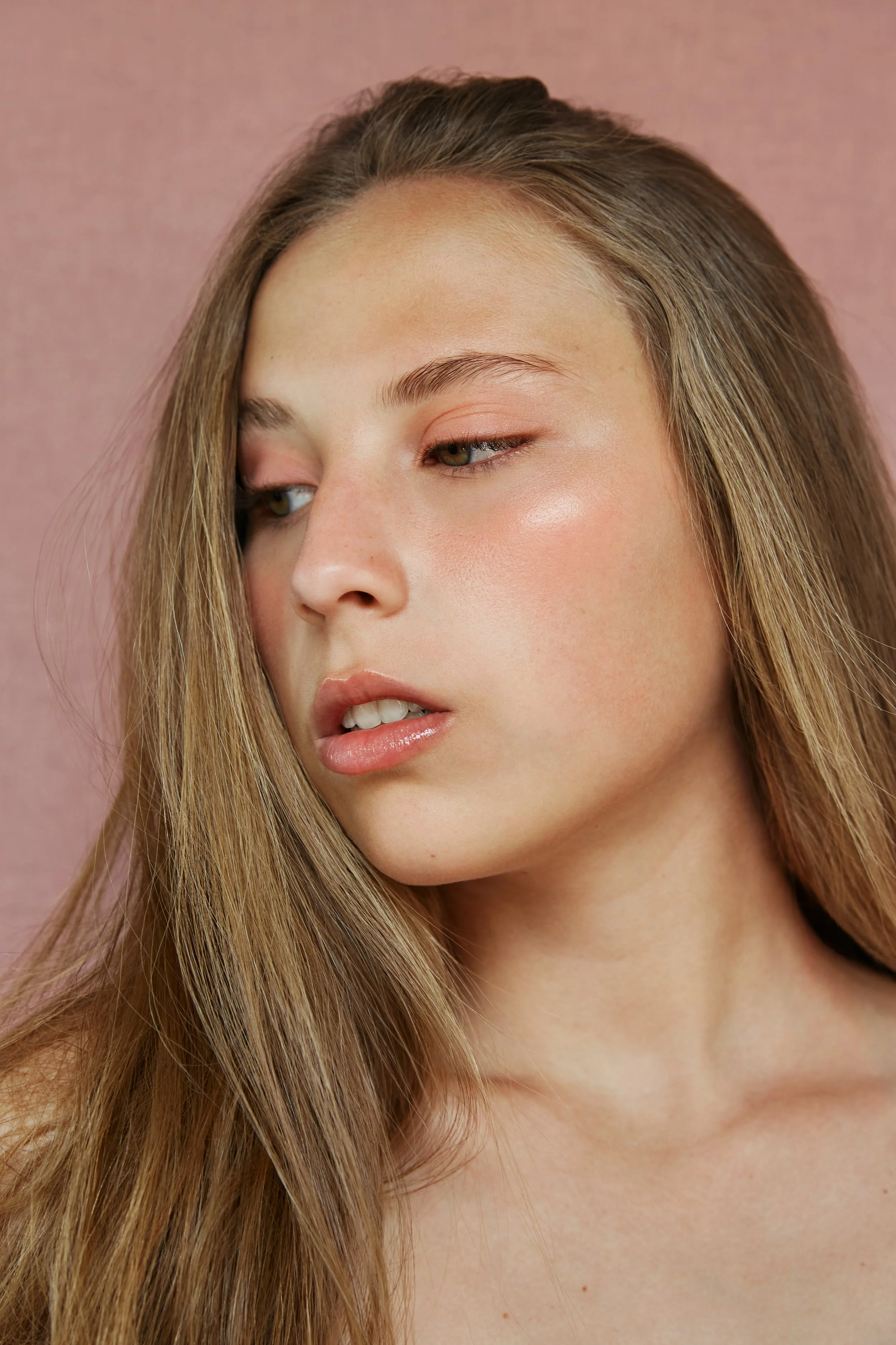 Angela Rober_Beauty_Blonde_Young_Woman6.jpg