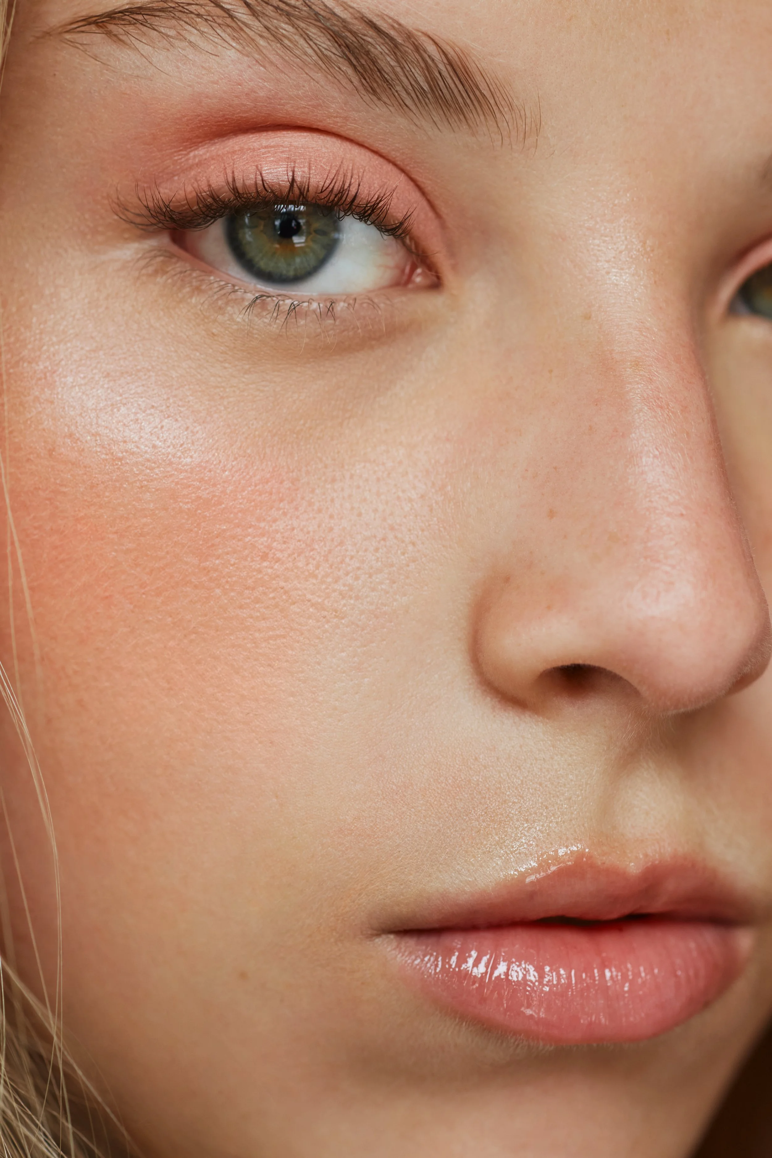 Angela Rober_Beauty_Blonde_Young_Woman4.jpg