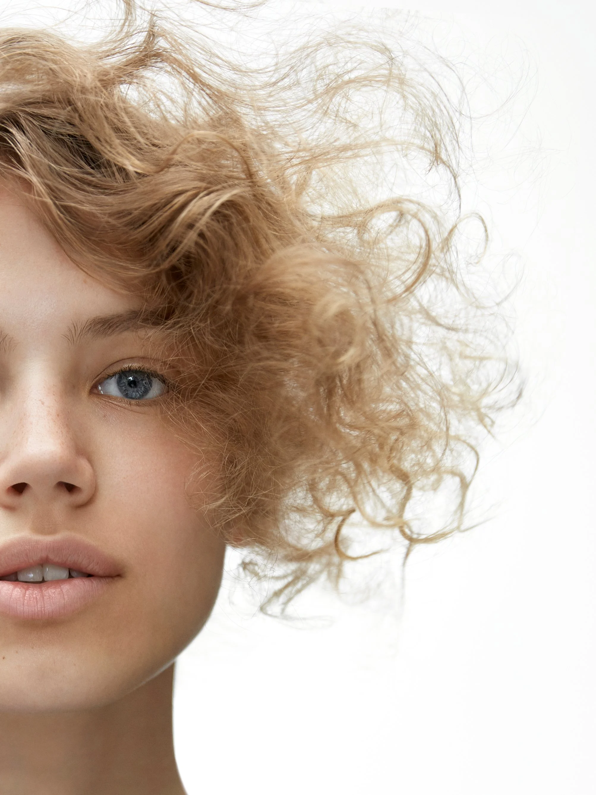 BeautyEditorial_AngelaRober_0223.jpg