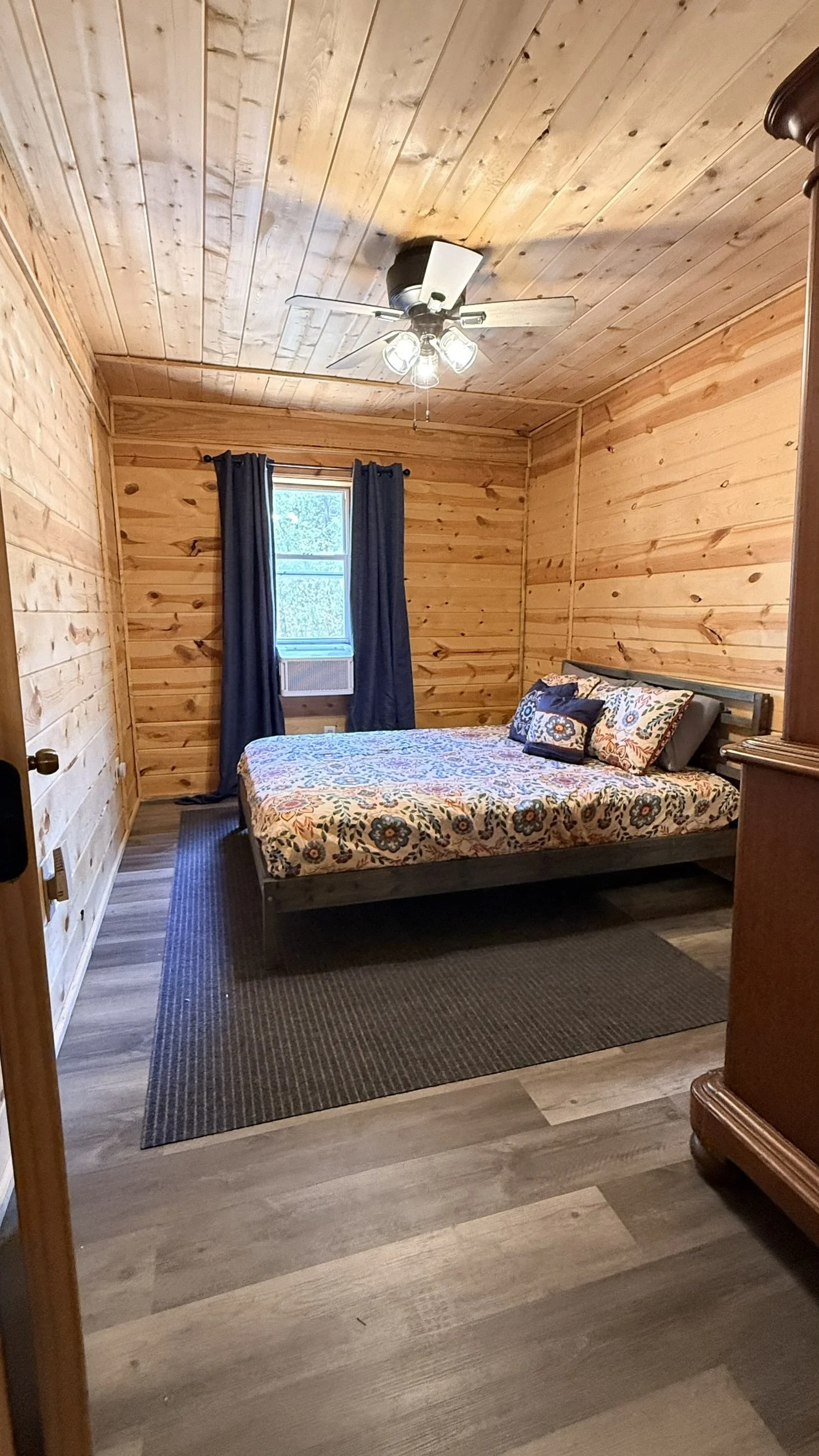 14_Queen Room.jpeg