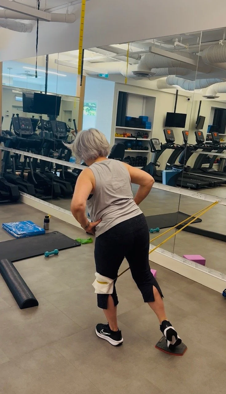 Small group hip rehab class doing glute and lower-body strengthening