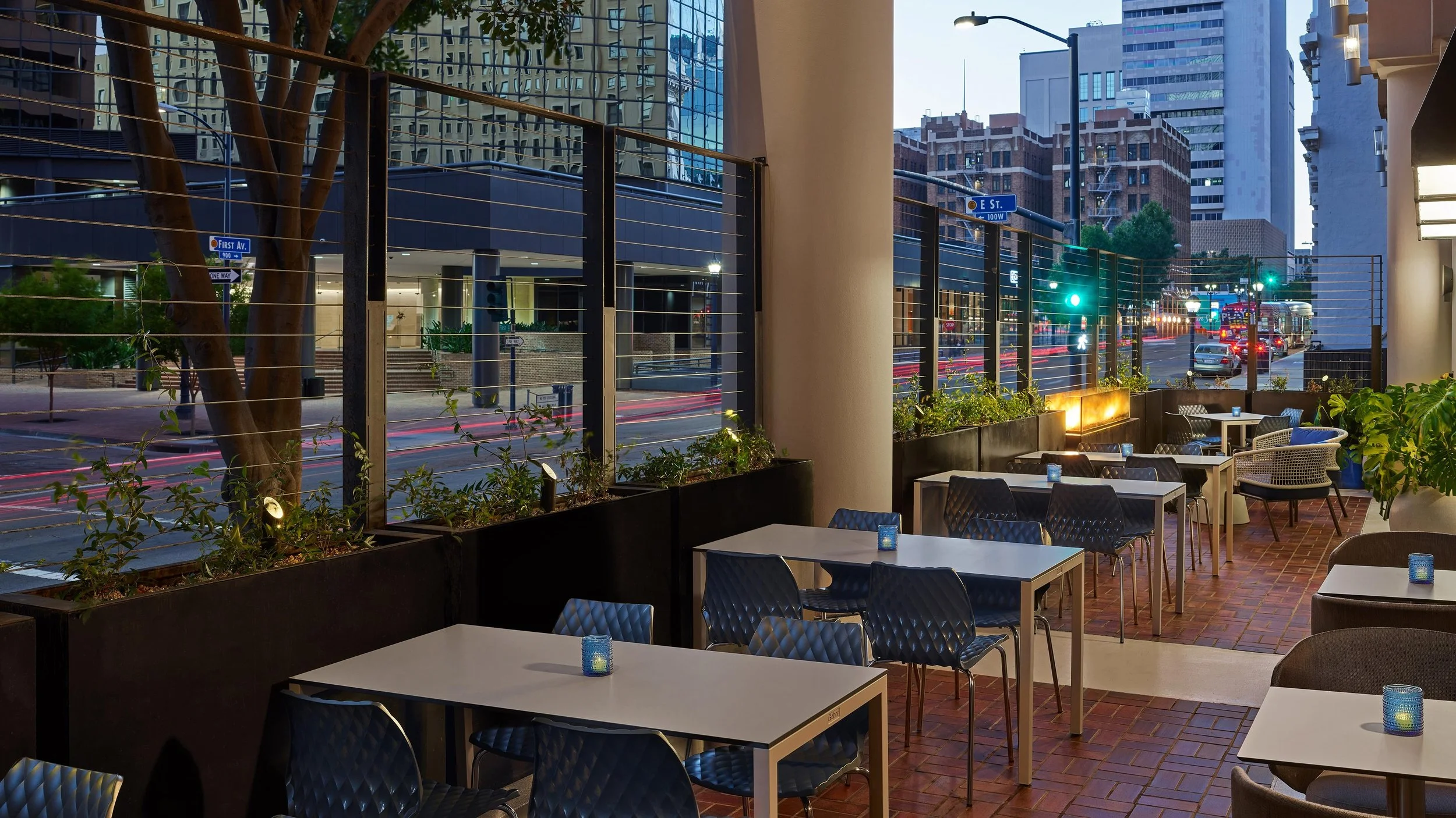 westin-09-outdoor-patio-dining.jpg