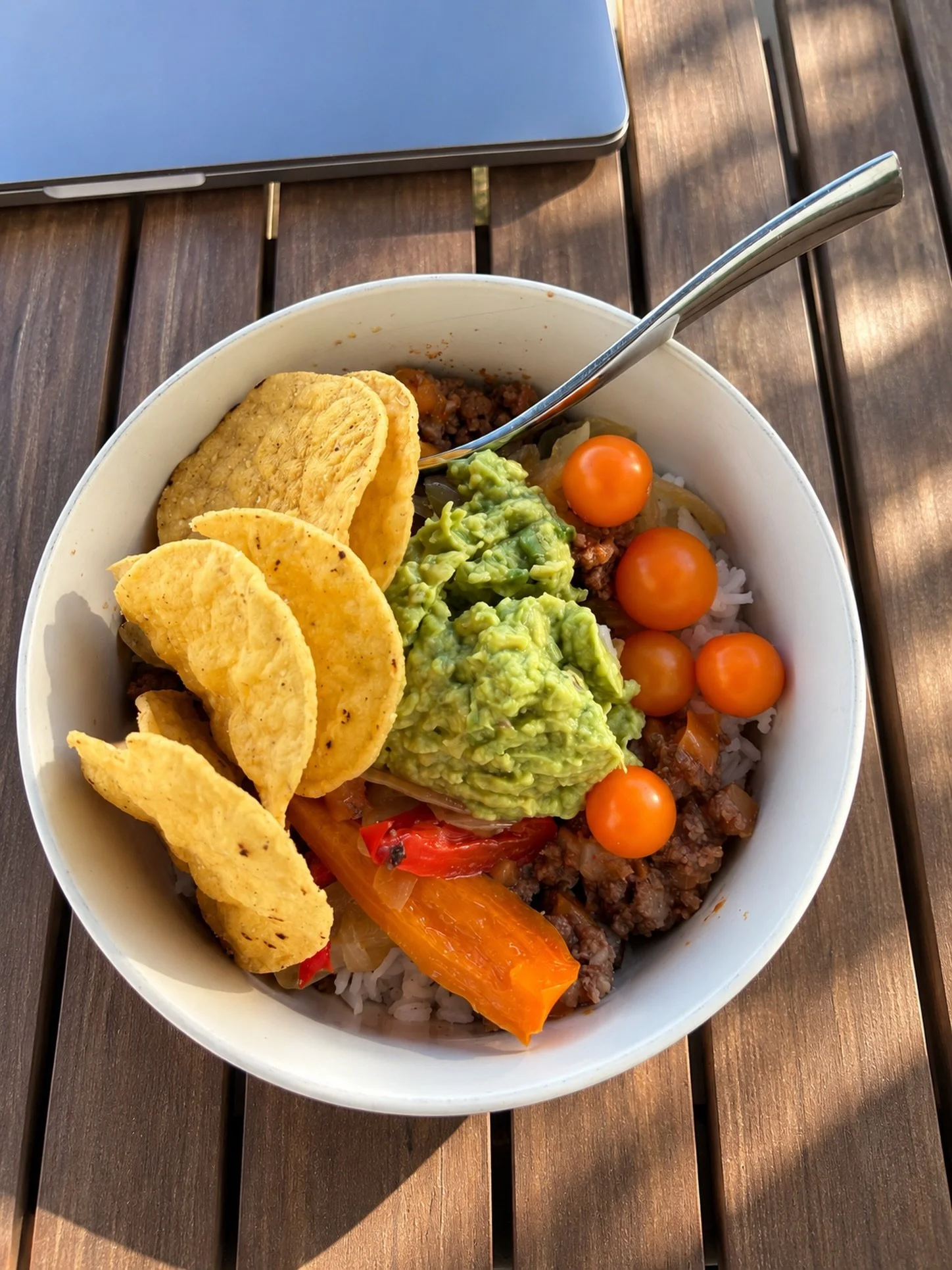 Lunch outside while the sun is still showing up ☀️

Burrito bowl with rice, ground beef, peppers + onions, tomatoes, guac and tortilla chips.

This is basically how I like to eat most of the time. Real food, lots of color, enough protein, and things 