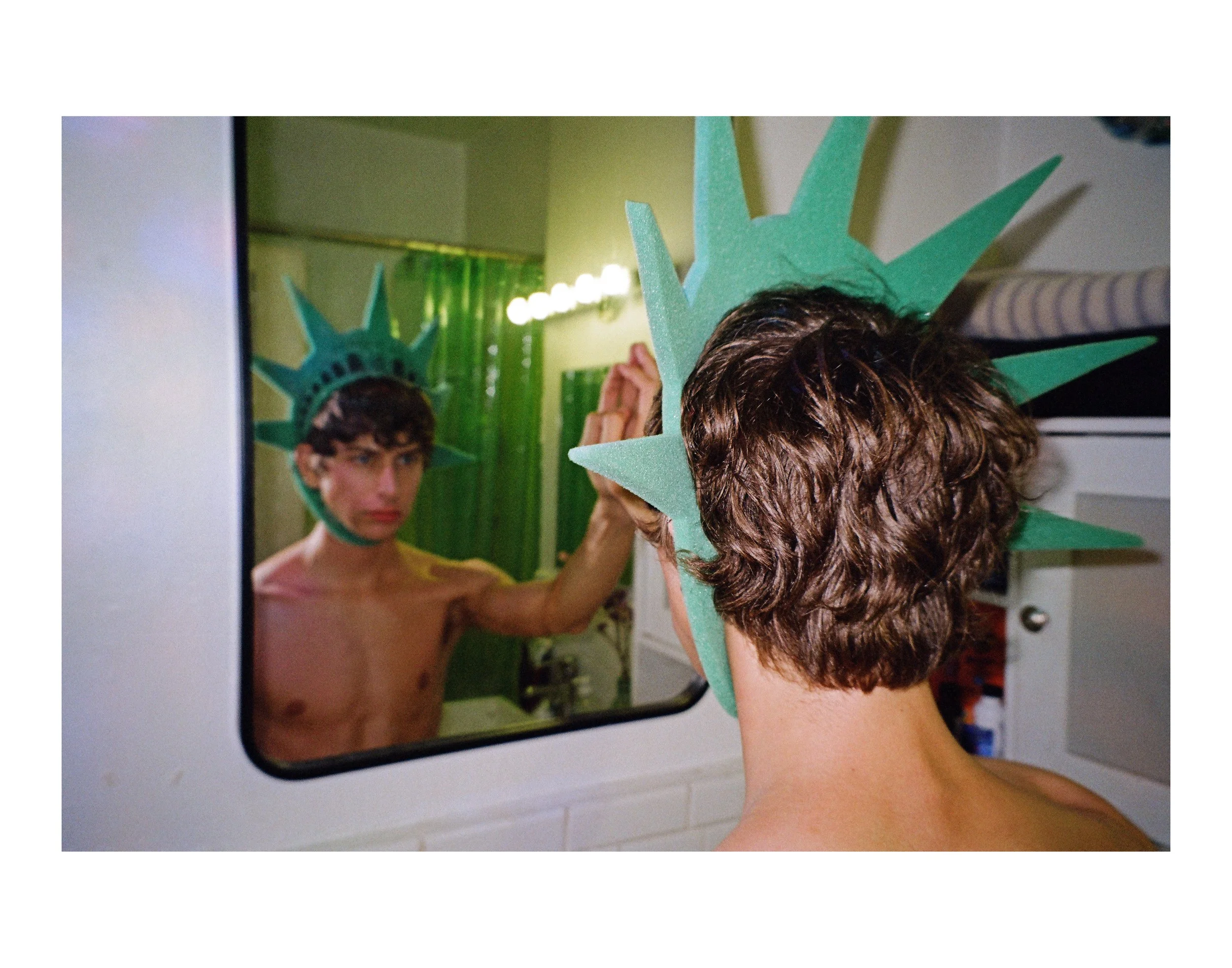 ©slava_mogutin_jesse_mirror_nyc_2025_11x14.jpg
