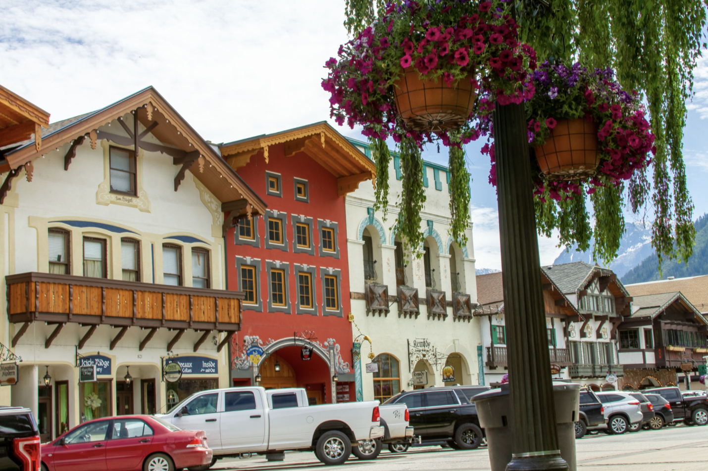 The Best Day Trips From Seattle (Mountains, Waterfalls, and Small Towns)