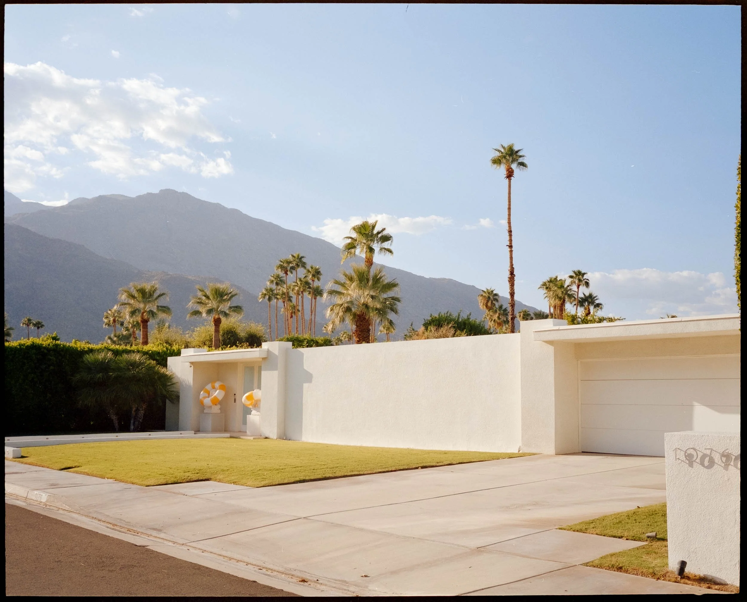 medium format-film-photography-buildings-palmsprings-2.jpg