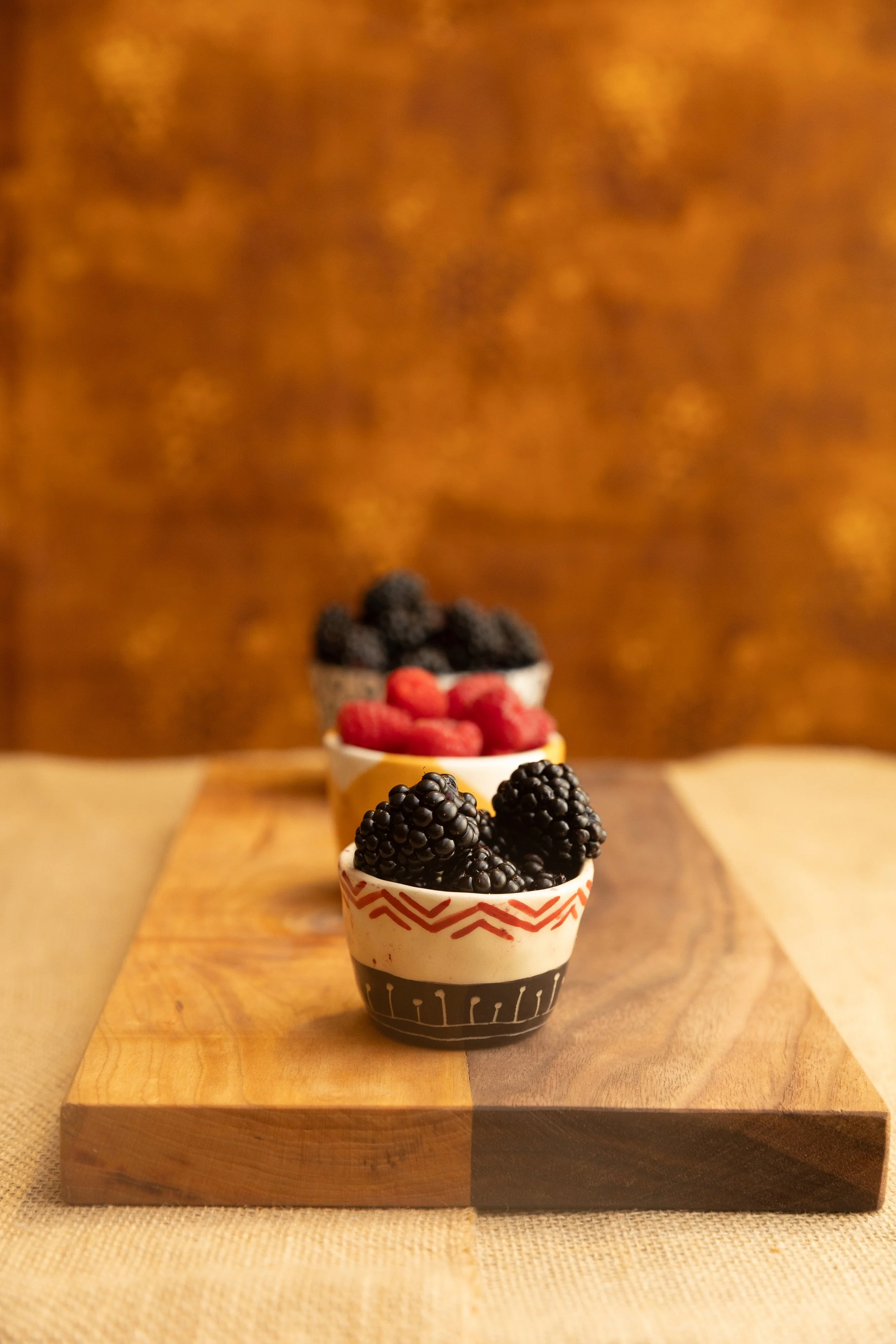 Charcuterie split half walnut 15.5x7.75x1 photo 3.jpg