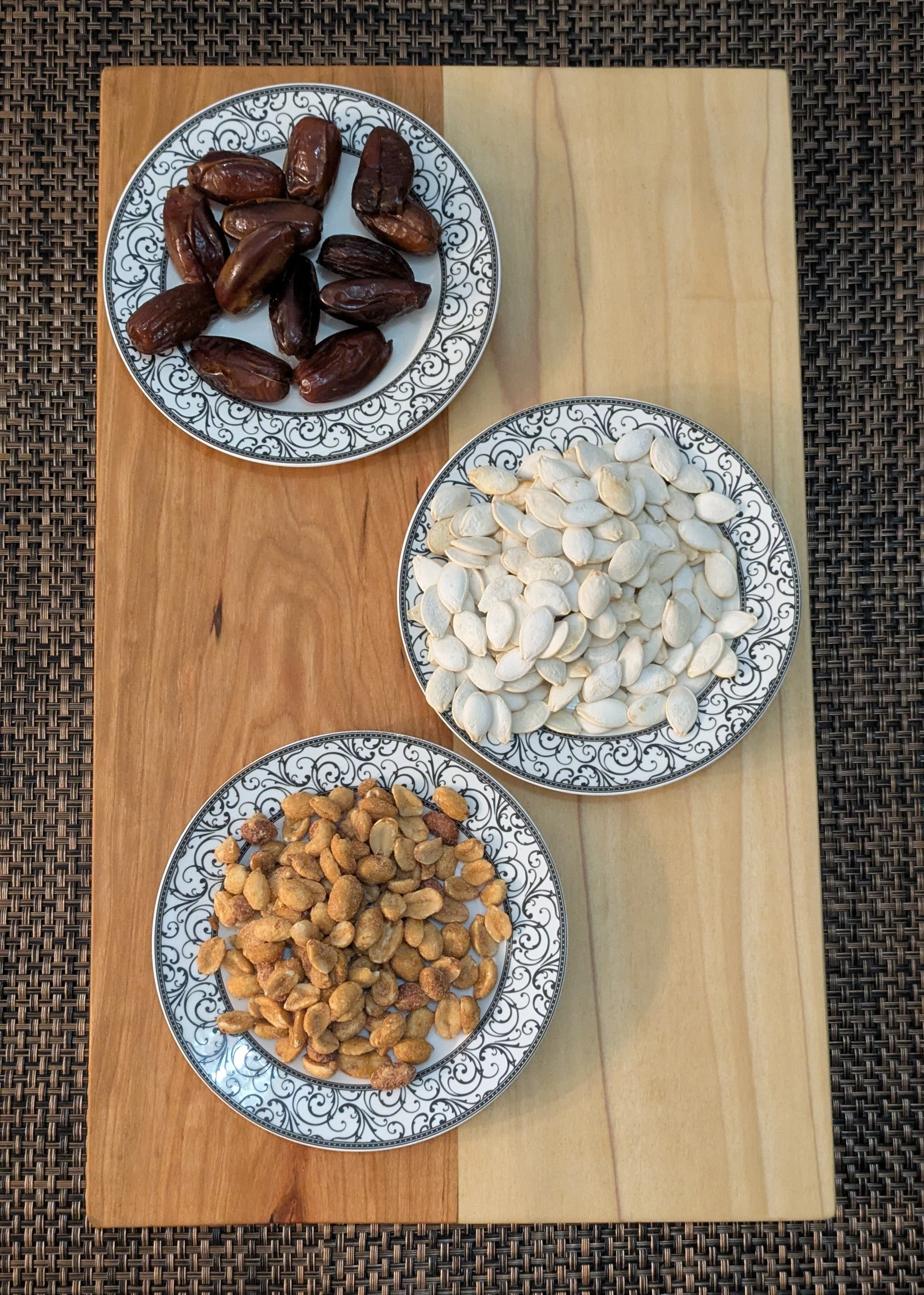 Charcuterie board 17.125x10.5x1- photo 4.jpg