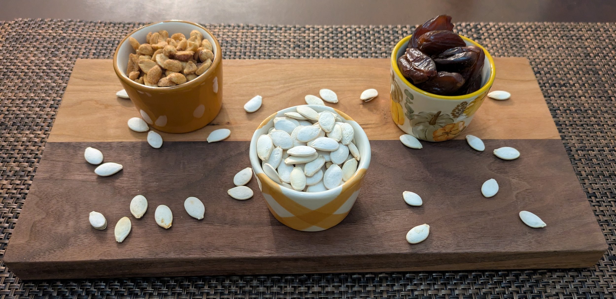 Charcuterie split half walnut 15.5x7.75x1 photo 5.jpg