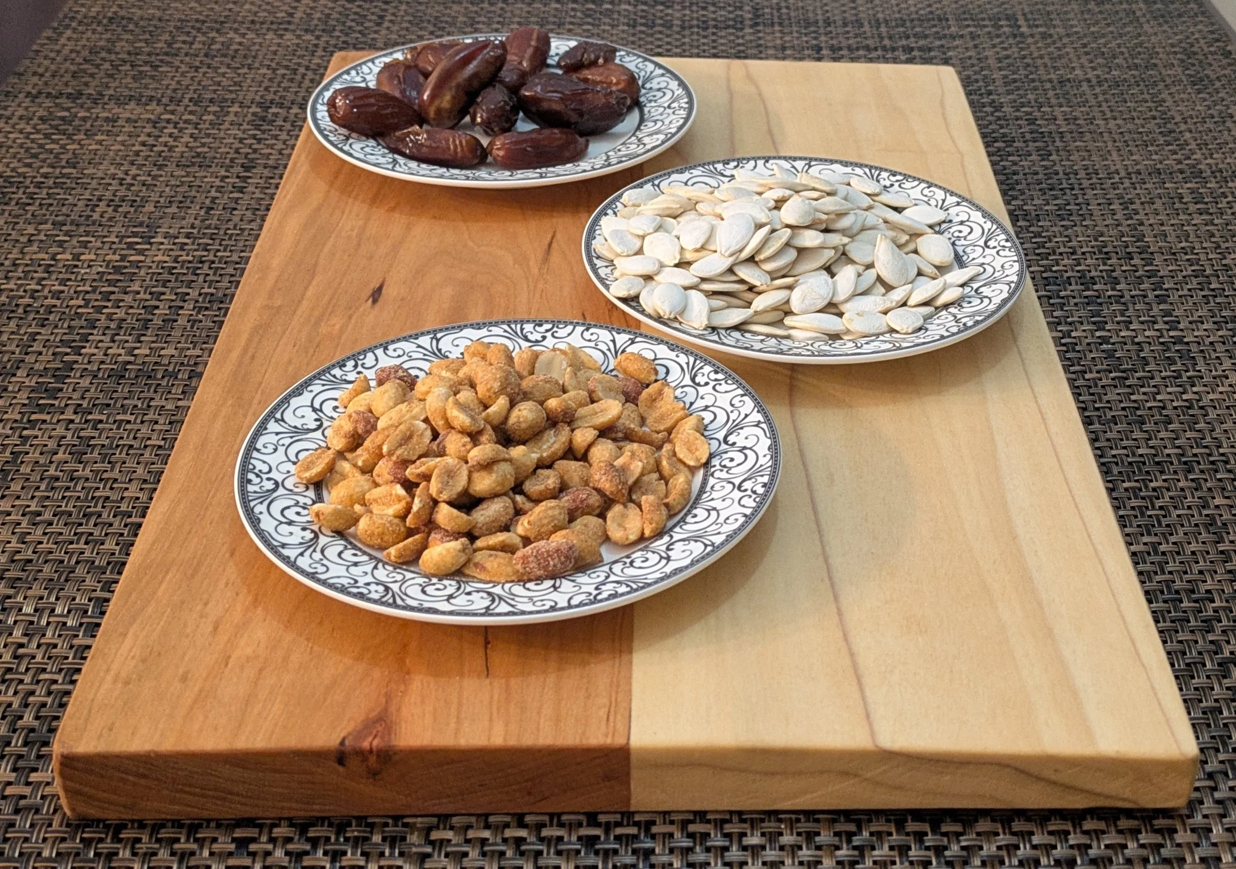 Charcuterie board 17.125x10.5x1- photo 3.jpg