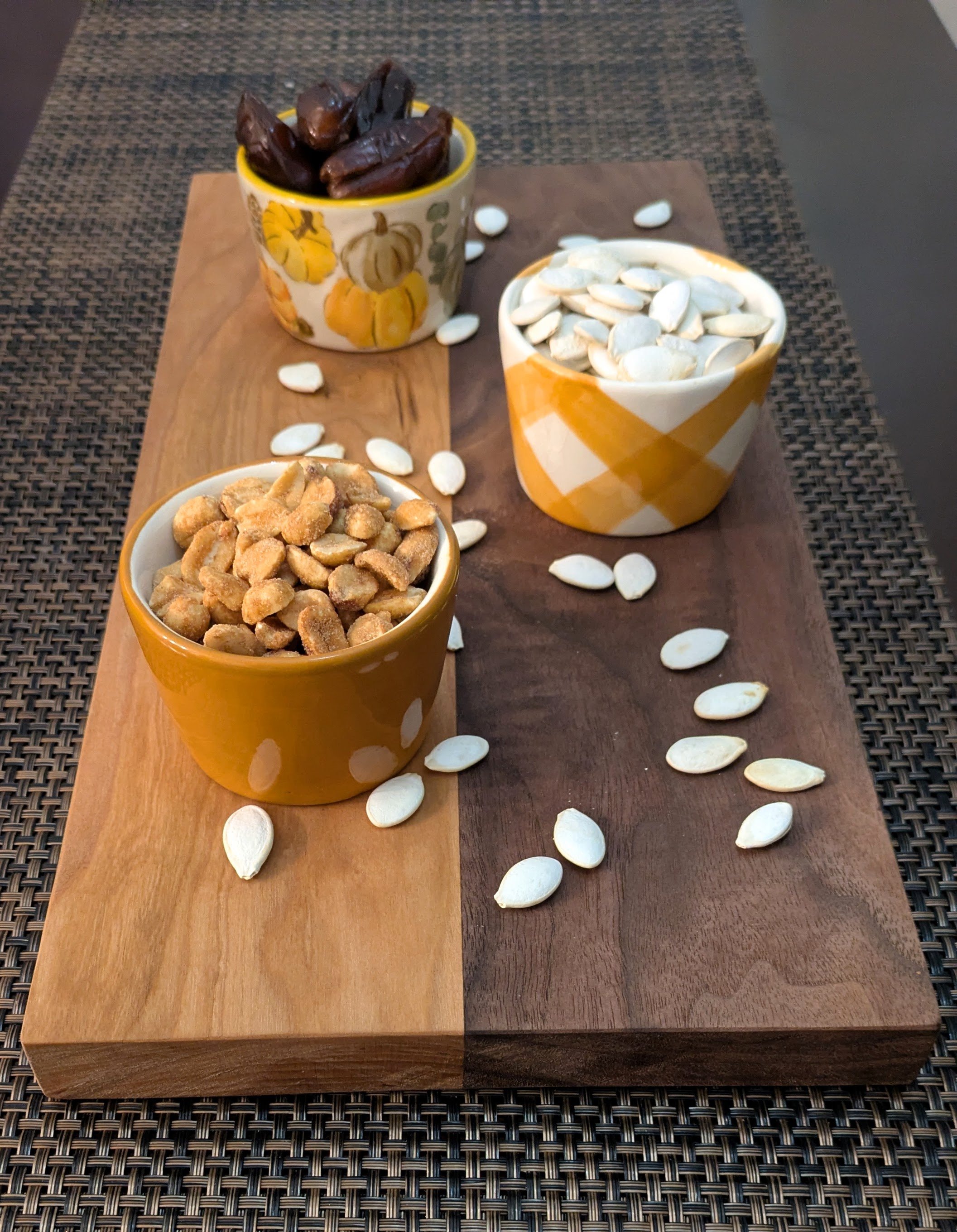 Charcuterie split half walnut 15.5x7.75x1 photo 4.jpg