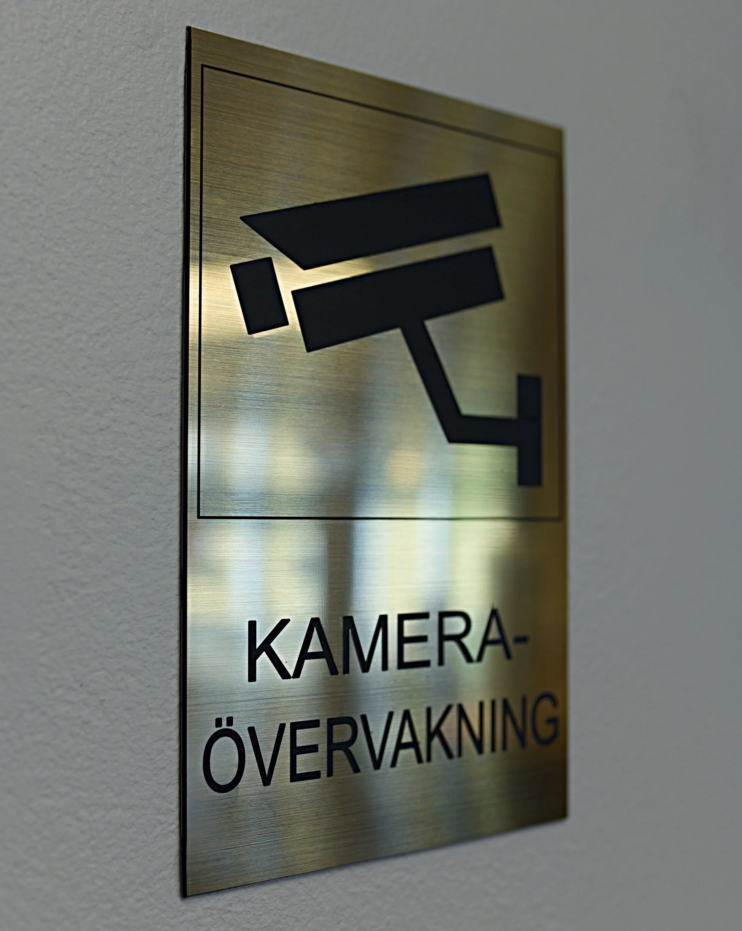 Skylt för kameraövervakning. 11.5x19cm, 20€. 