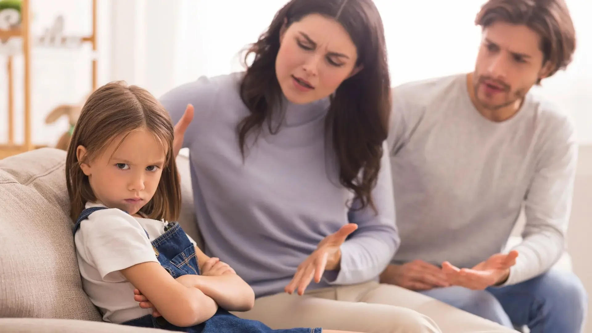 Francesca scaglia, di Stella Gialla, Parent coach e Life coach. Aiuta i genitori in difficoltà e le persone che vogliono migliorare la propria vita una donna sorridente con capelli biondo miele e lunghi
