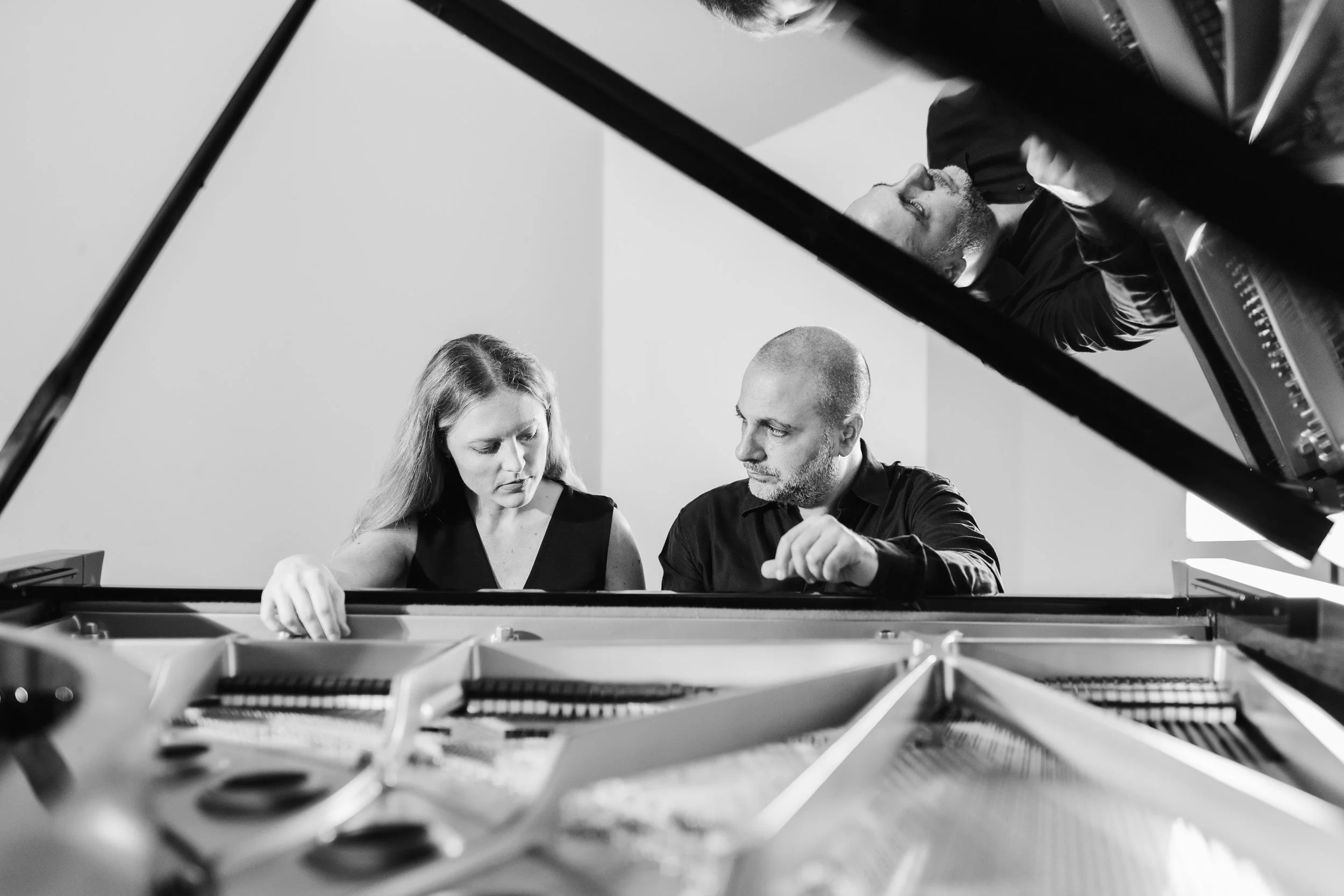     Sara Costa and Fabiano Casanova seated together at a grand piano.