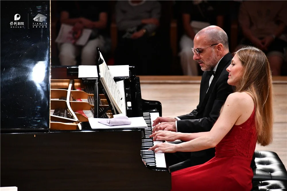 Sara Costa and Fabiano Casanova performing together in concert.