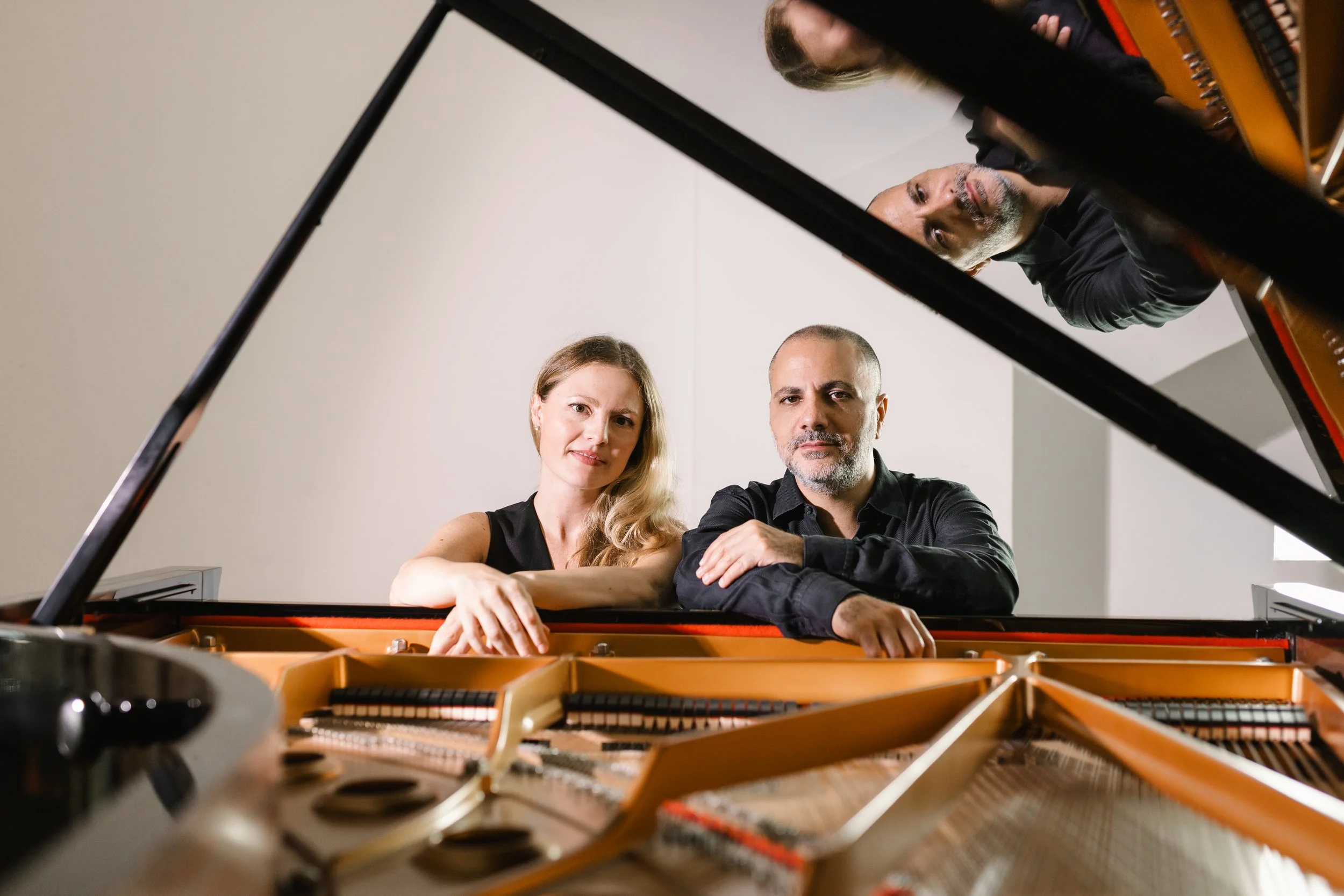     Sara Costa and Fabiano Casanova seated together at a grand piano.