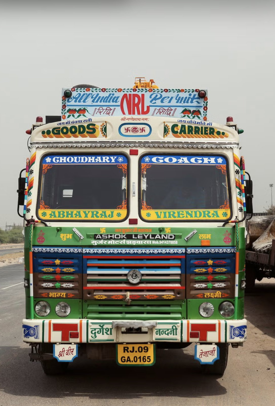 Dan Eckstein photographs Indian trucks in his book, Horn Please.png