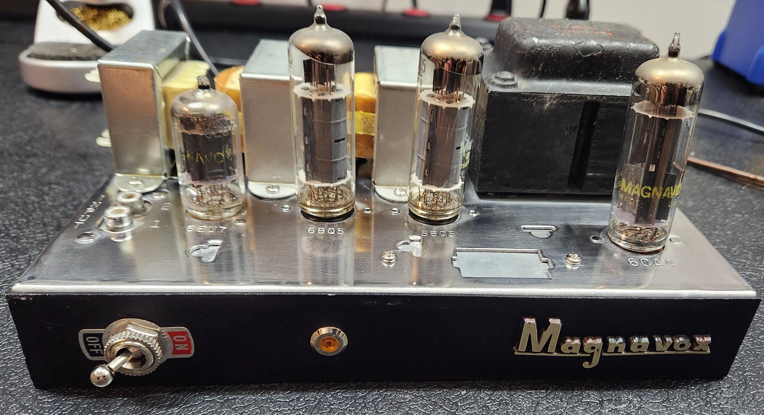 Magnavox 8600 "flea power" amp. 3.5 WPC of 6BQ5 tubey goodness! 