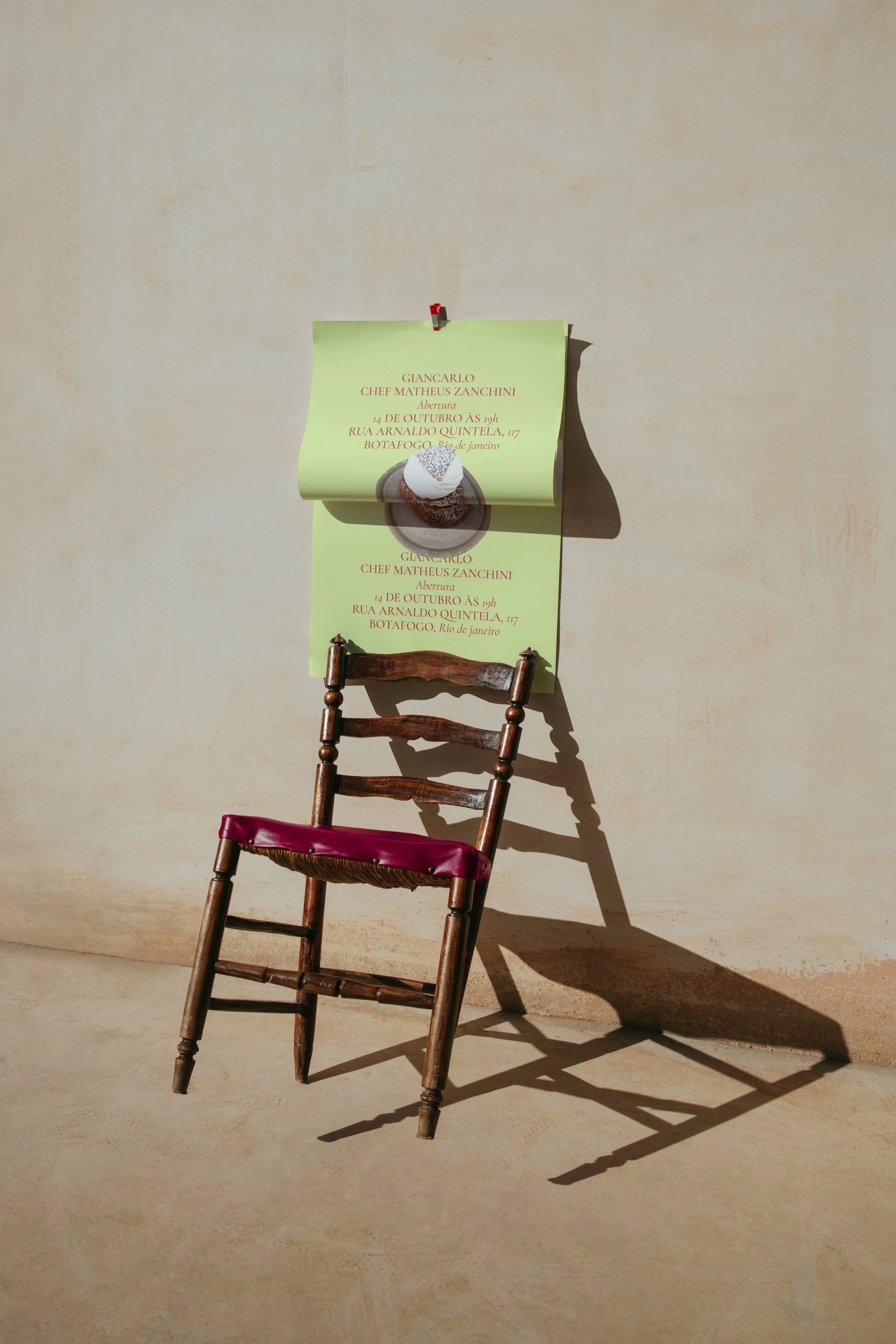 cadeira + poster.jpg