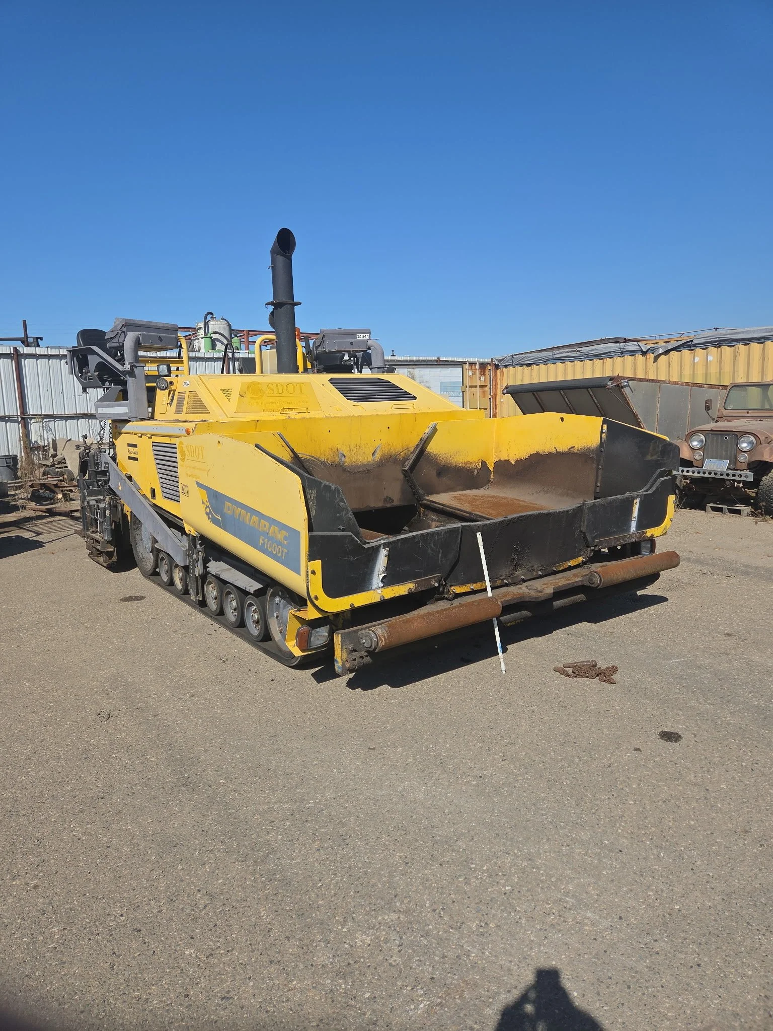 2017 Dynapac F1000T asphalt paver with tracks, available from Cole Equipment Co.
This includes: