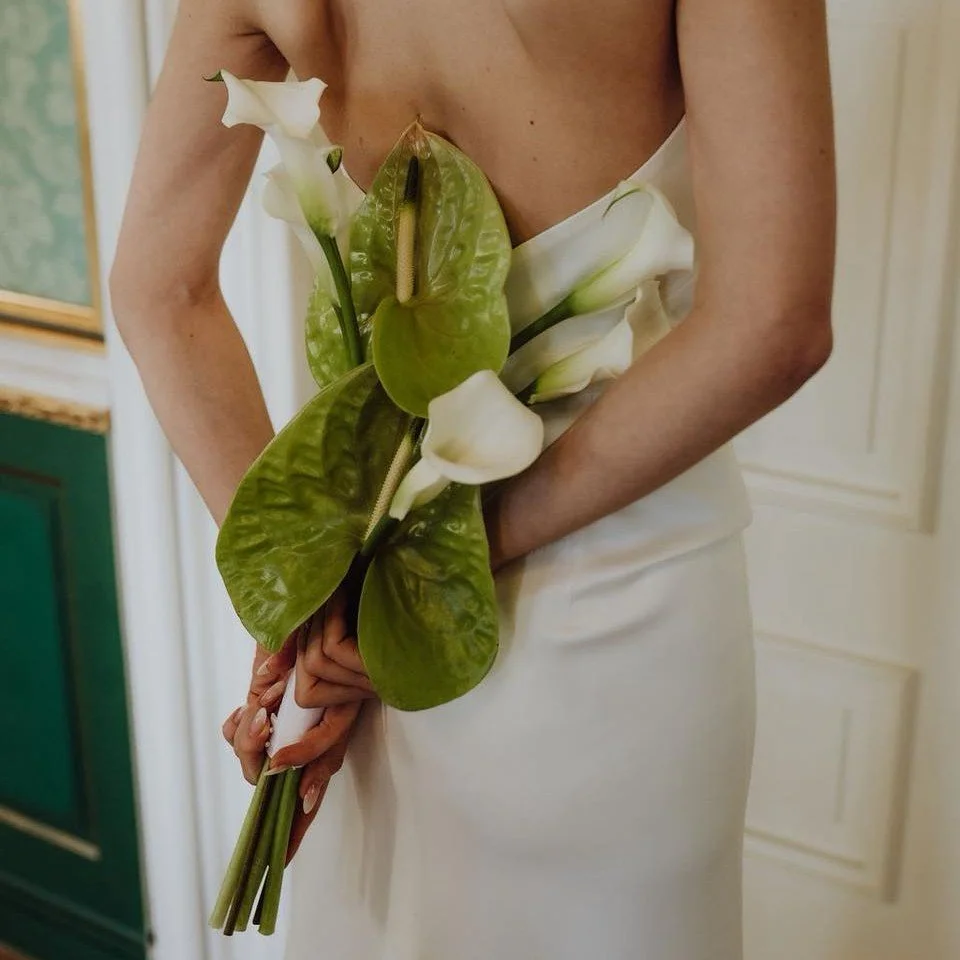 Ein Brautstrau&szlig; ist weit mehr als ein Accessoire, er vollendet den Look der Braut und verbindet Farben, Formen und Floristik zu einem harmonischen Gesamtkonzept. 💚

Zeitlos. Exklusiv. Individuell. F&uuml;r einen Auftritt, der in Erinnerung ble