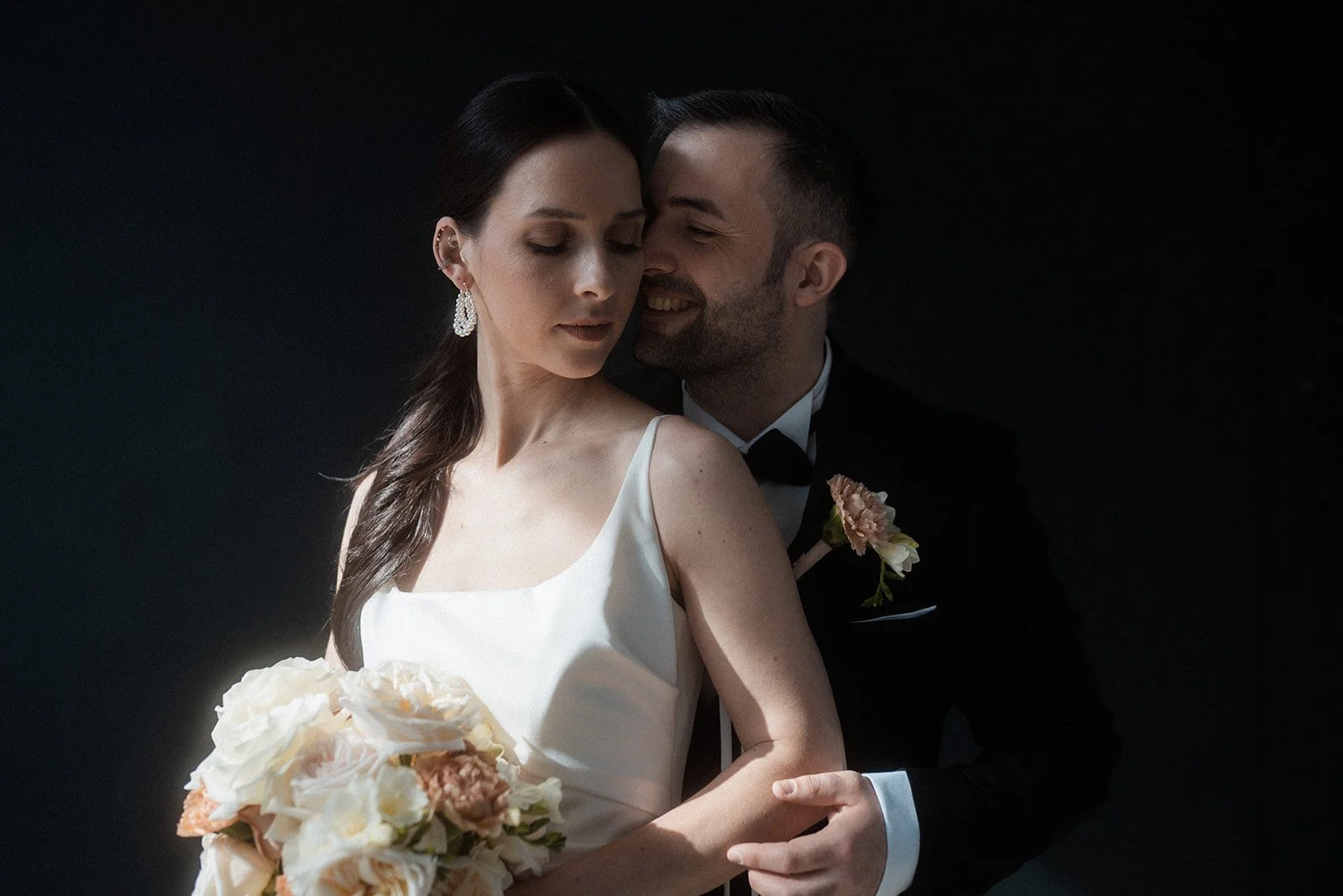 Hochzeiten Brautpaar Brautkleid