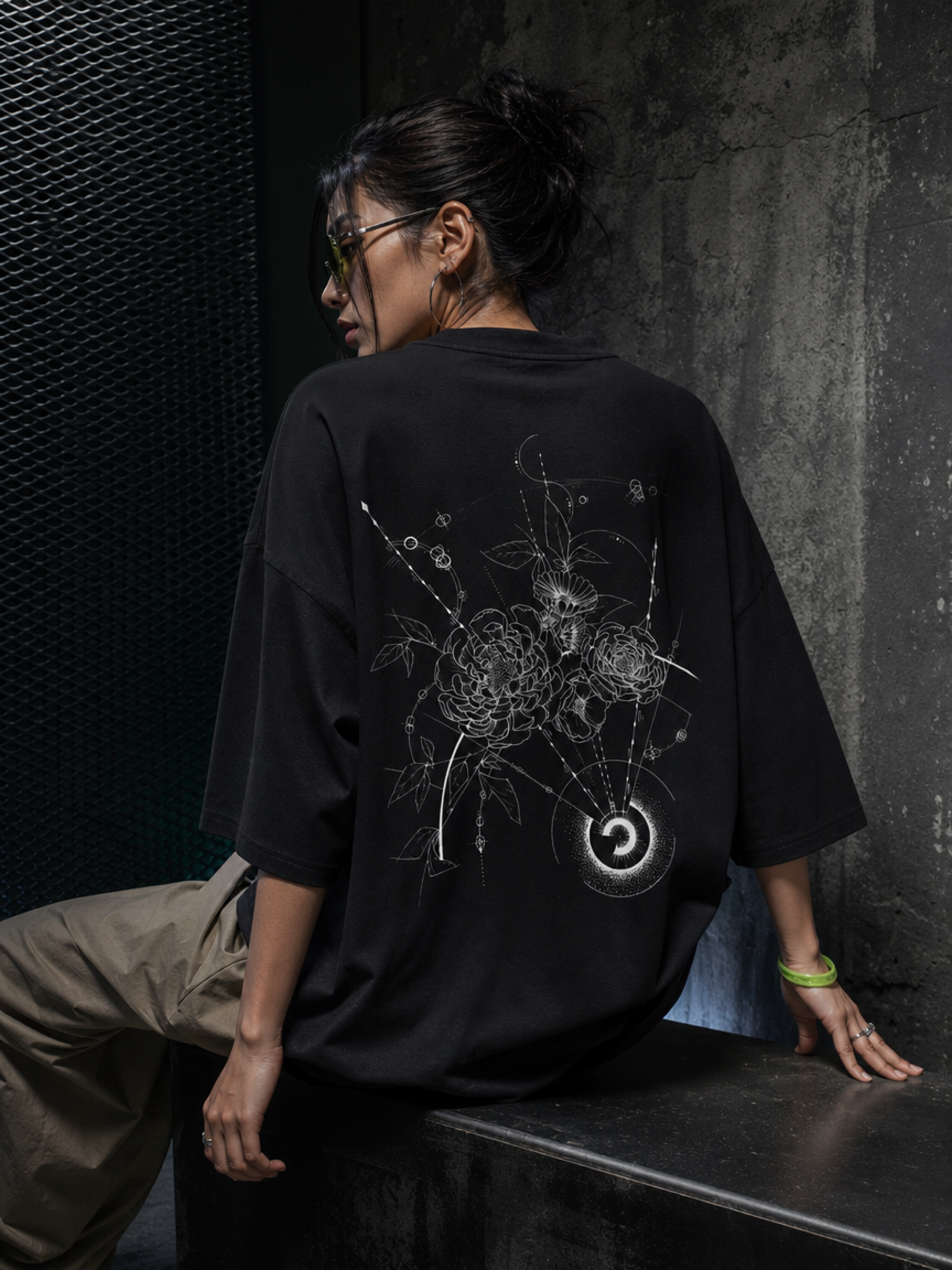 Line Art and Flower Oversized Drop Shoulder T-Shirt