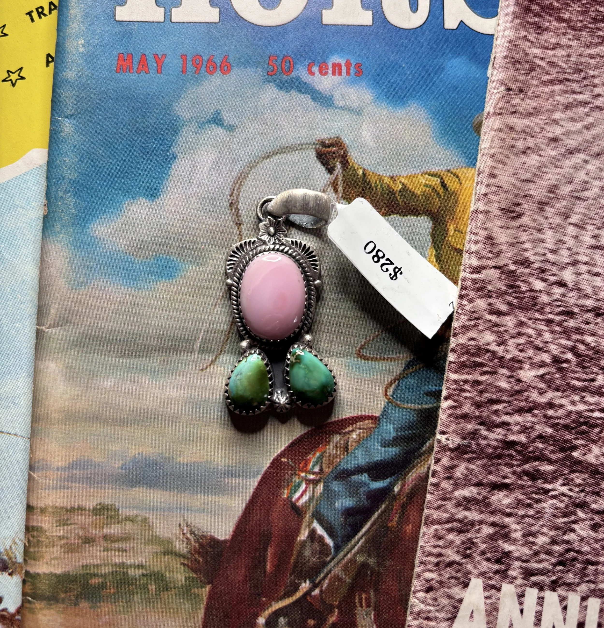 SONORAN PINK CONCH RODEO PENDANT💖🎱