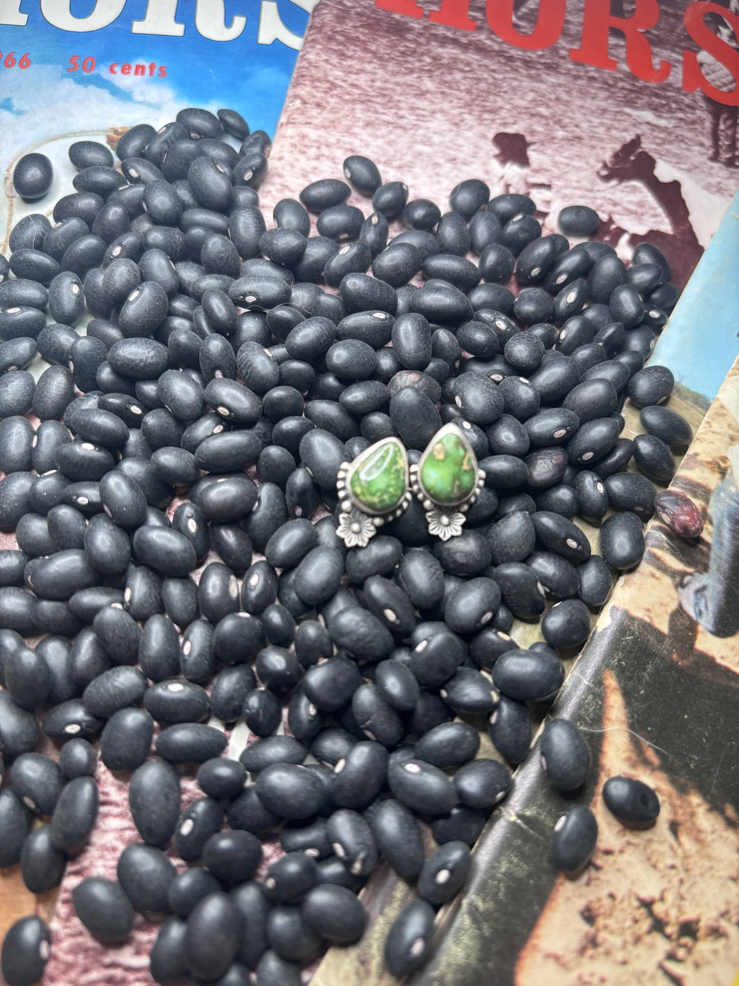 Prairie Green Blossom Studs 💚🌼