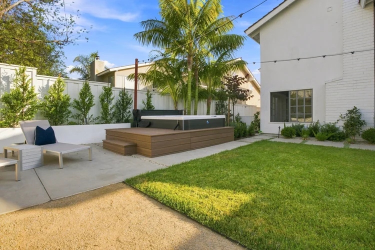 Newport Hills Dr, photo 1