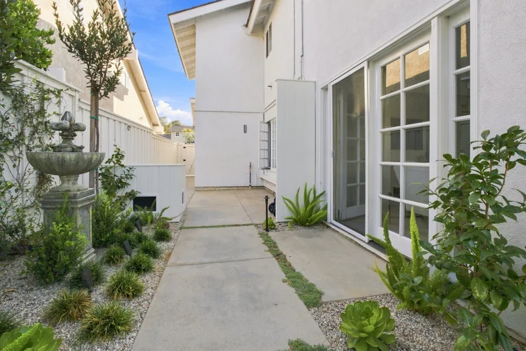 Newport Hills Dr, photo 21
