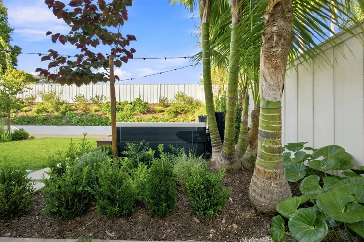 Newport Hills Dr, photo 8