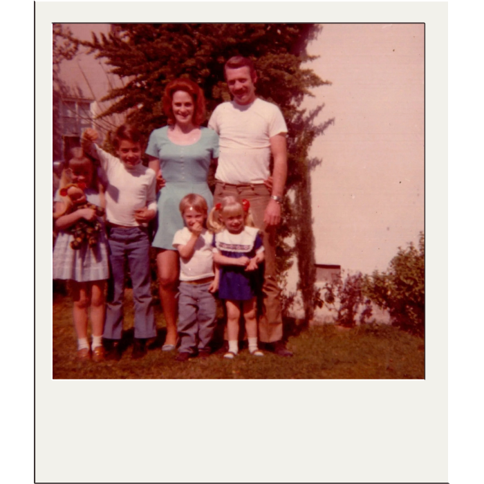 The Beavers Family, a 70s photo of a family of six.