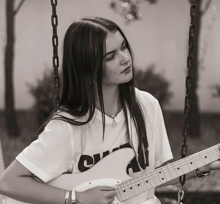 HARLOW DOLCE IS THE NEW ARTIST TO WATCH