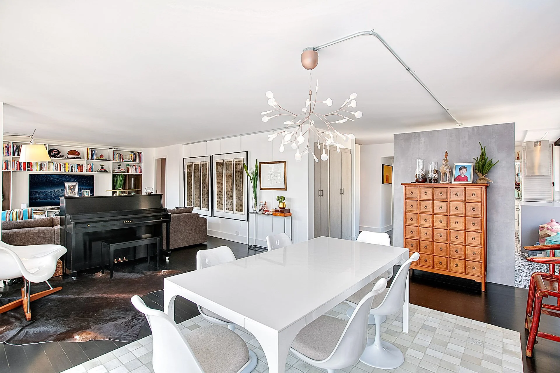 ChicagoEF-DiningLiving2.JPG