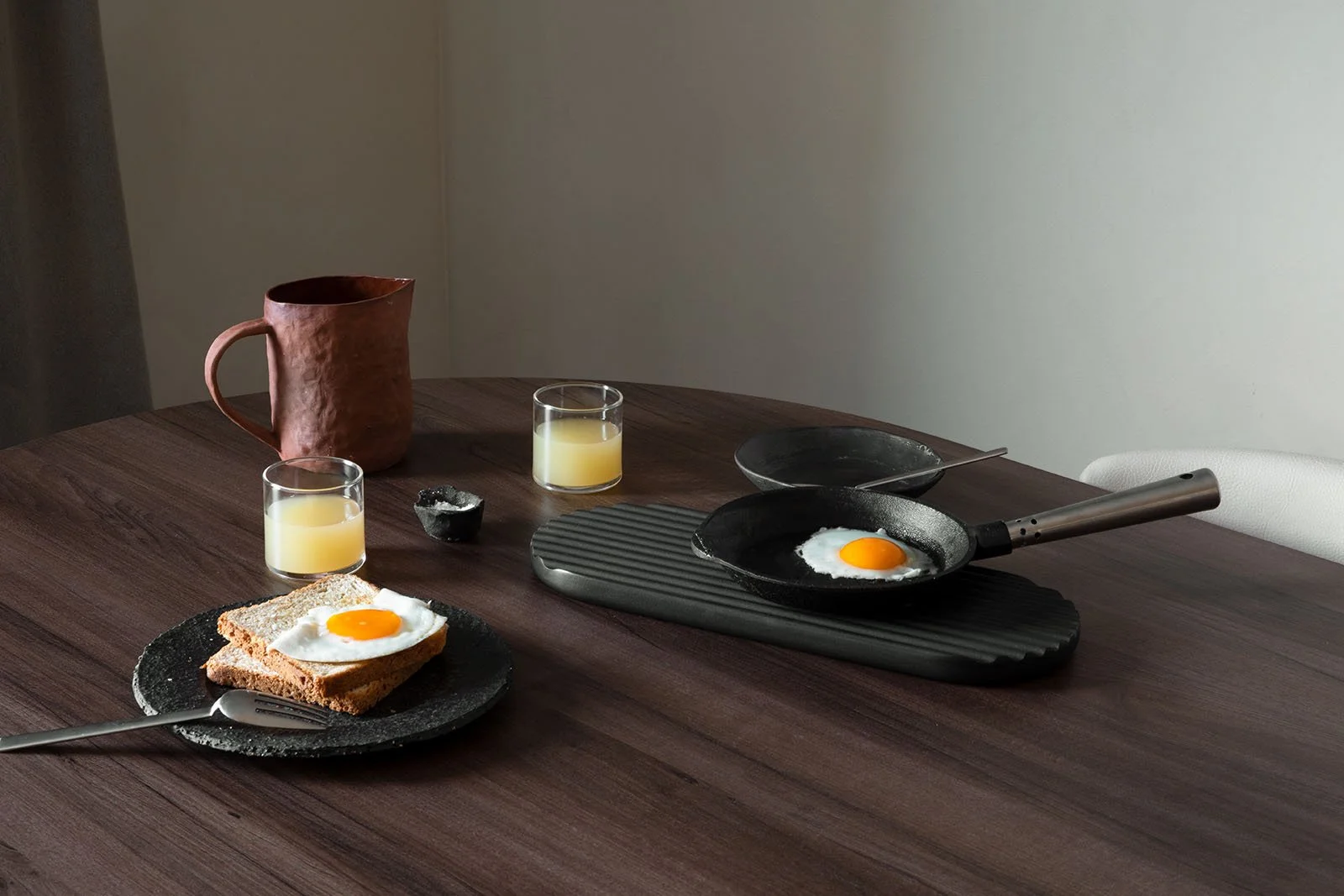 Podium-black-breakfast-landscape-Northern-Jomi-Evers.jpg