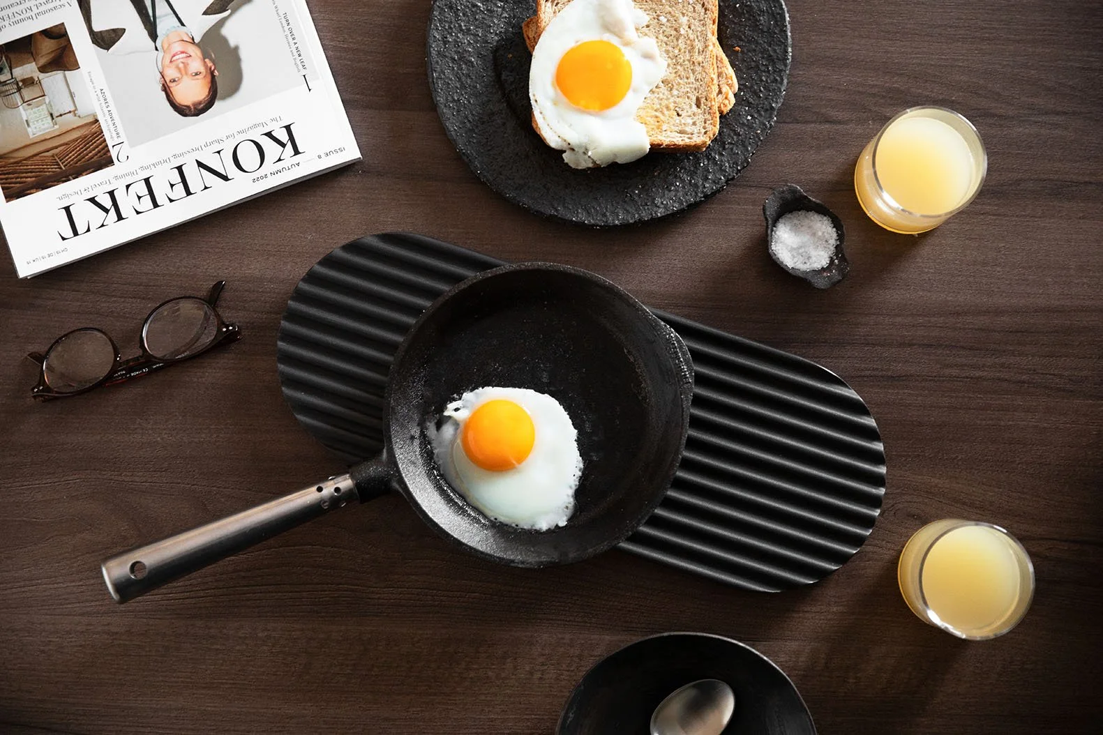 Podium-black-breakfast-top-view-landscape-Northern-Jomi-Evers.jpg