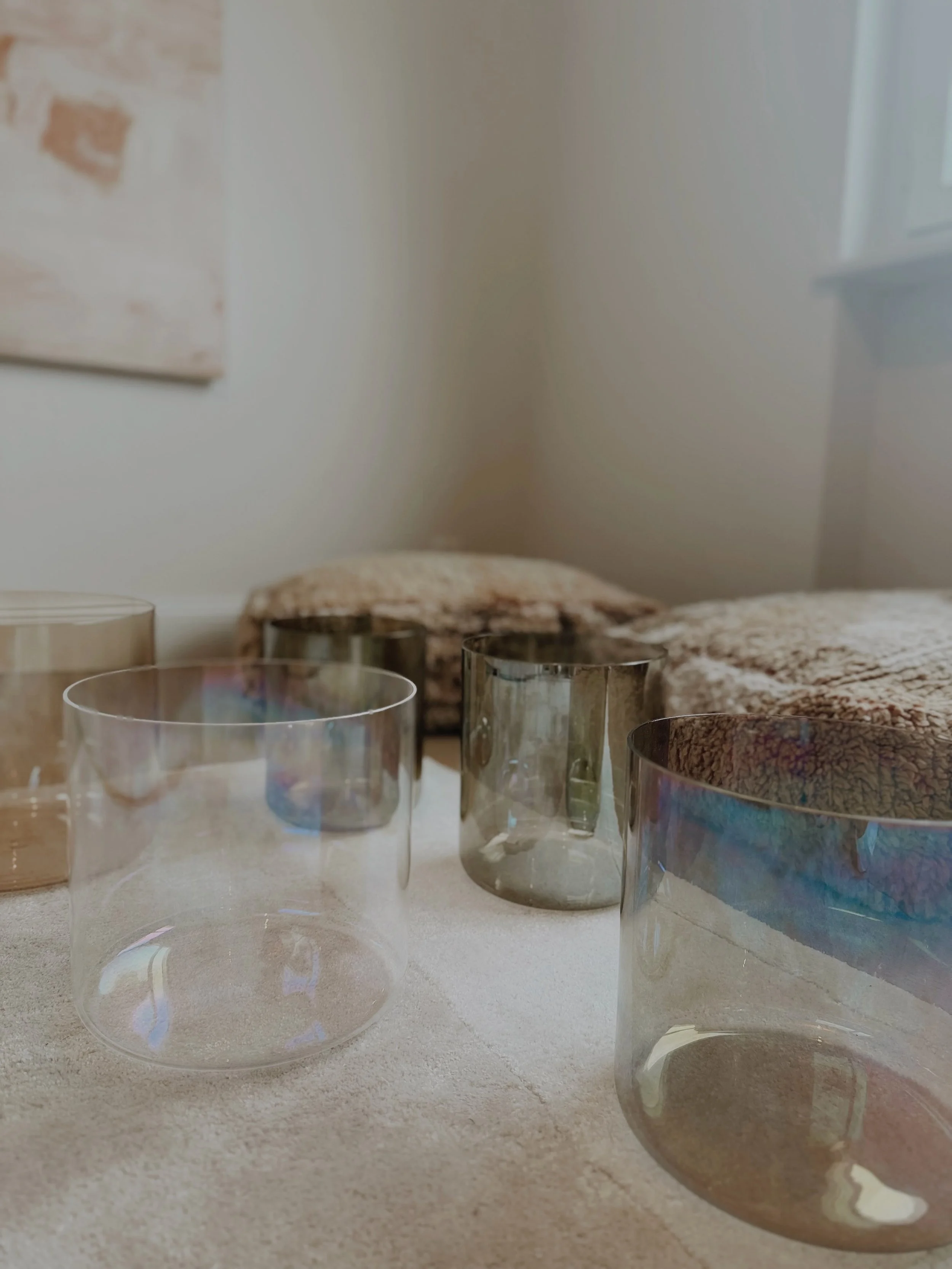 CRYSTAL LOVE - These bowls are at the heart of every of my Deep Dive sessions. 

For me their sound waves invite the body to soften and the mind to slowly drift into stillness.

A moment to float. 🌊

#sounddeepdive #soundhealing #somatics #crystalsi