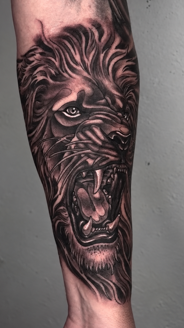 Black and gray roaring lion tattoo by Miami tattoo artist Adrian Aguirre