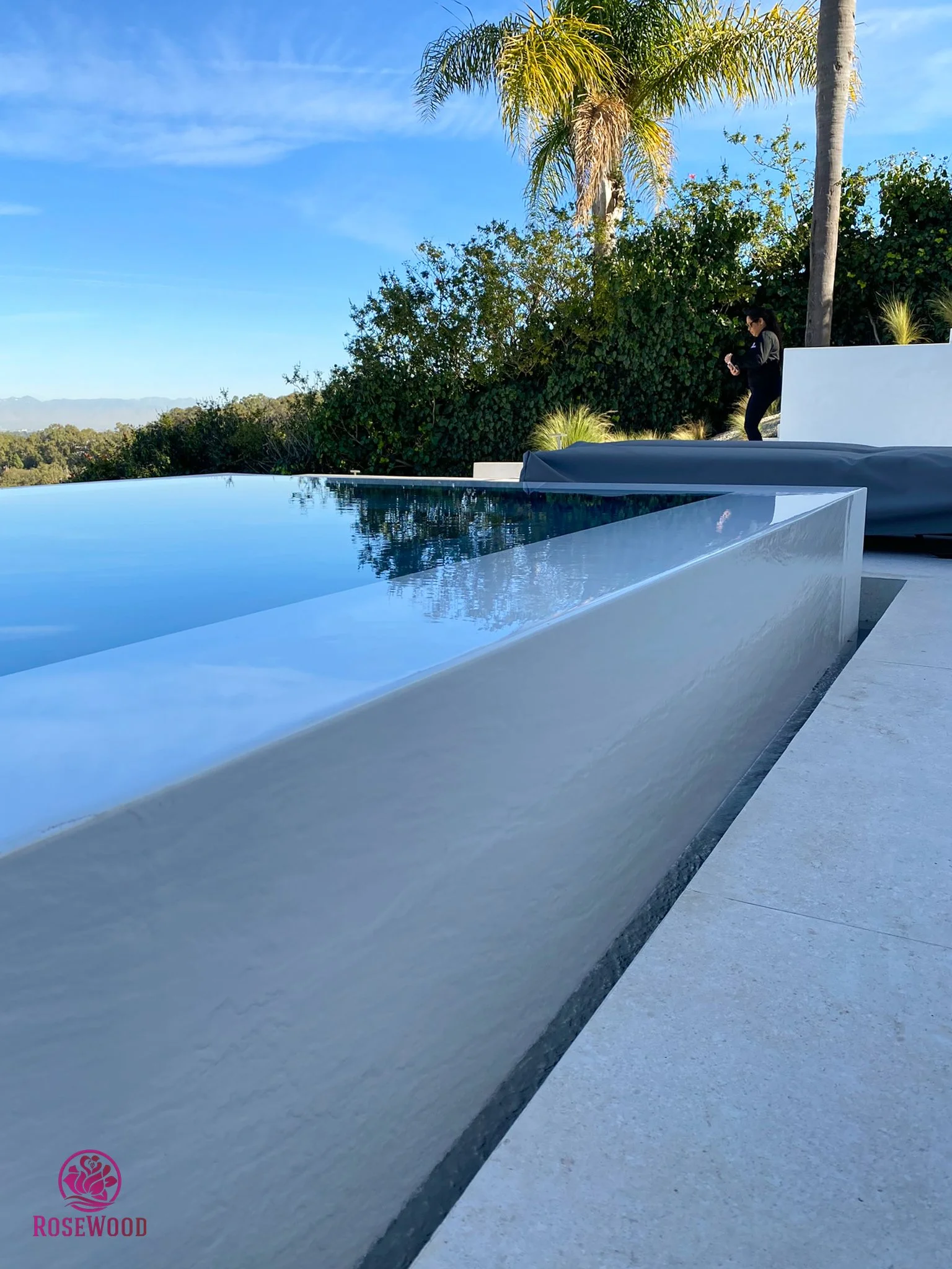 Modern infinity swimming pool and spa with contemporary outdoor environment by Rosewood Landscape