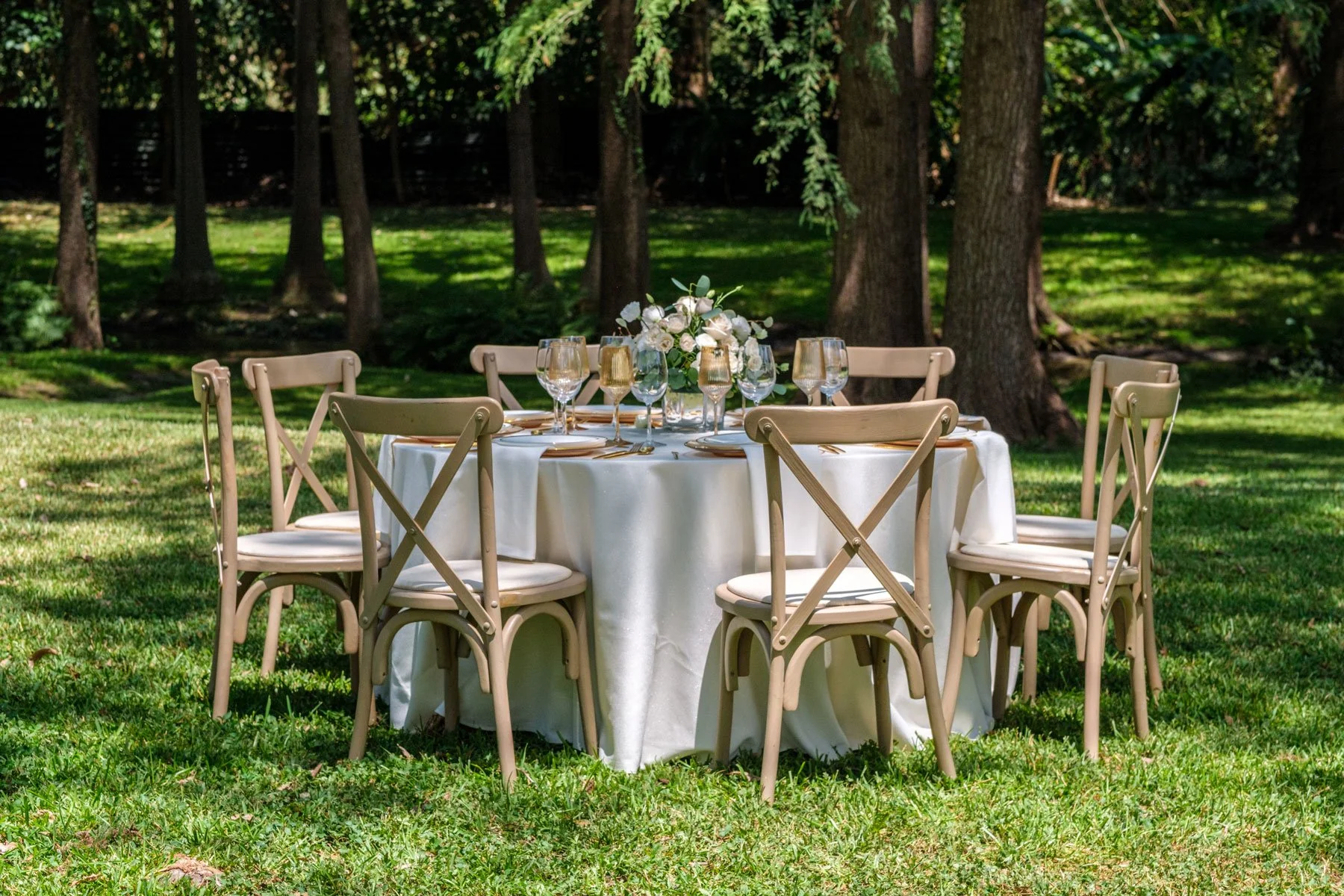 Mesa-Redonda-Mantel-Crossback-Setup-00.jpg