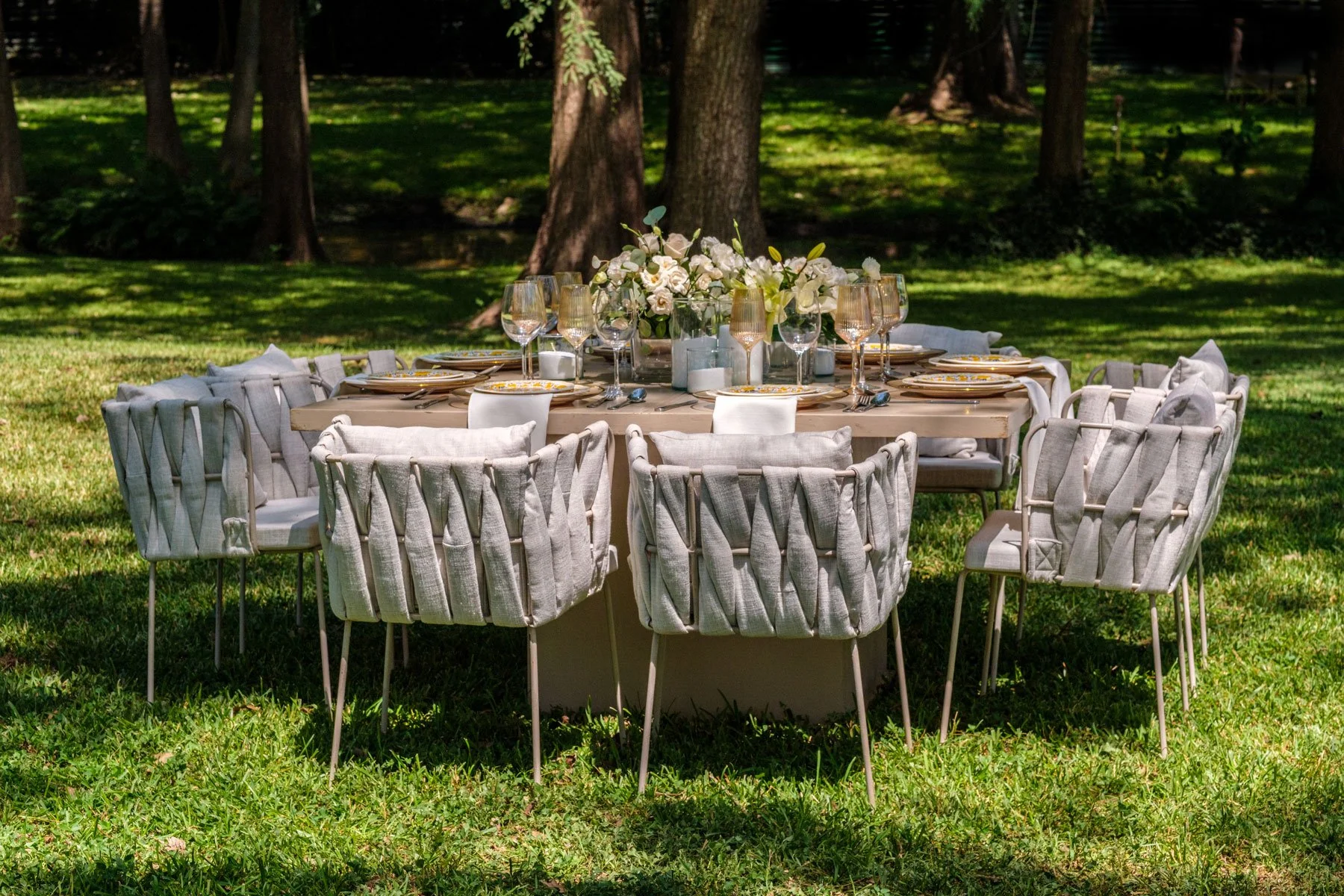 Cuadrada-SillasGris-Setup-02.jpg