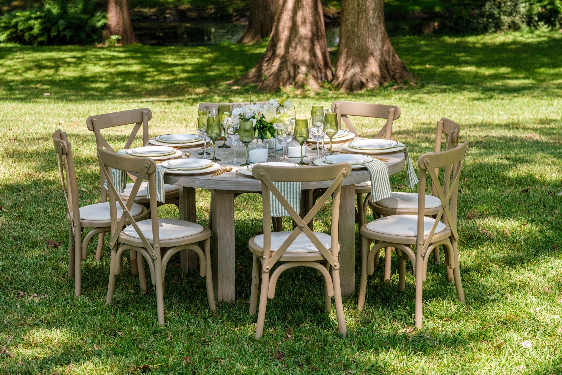 Mesa-Redonda-Gris-Antique-Setup-01.jpg