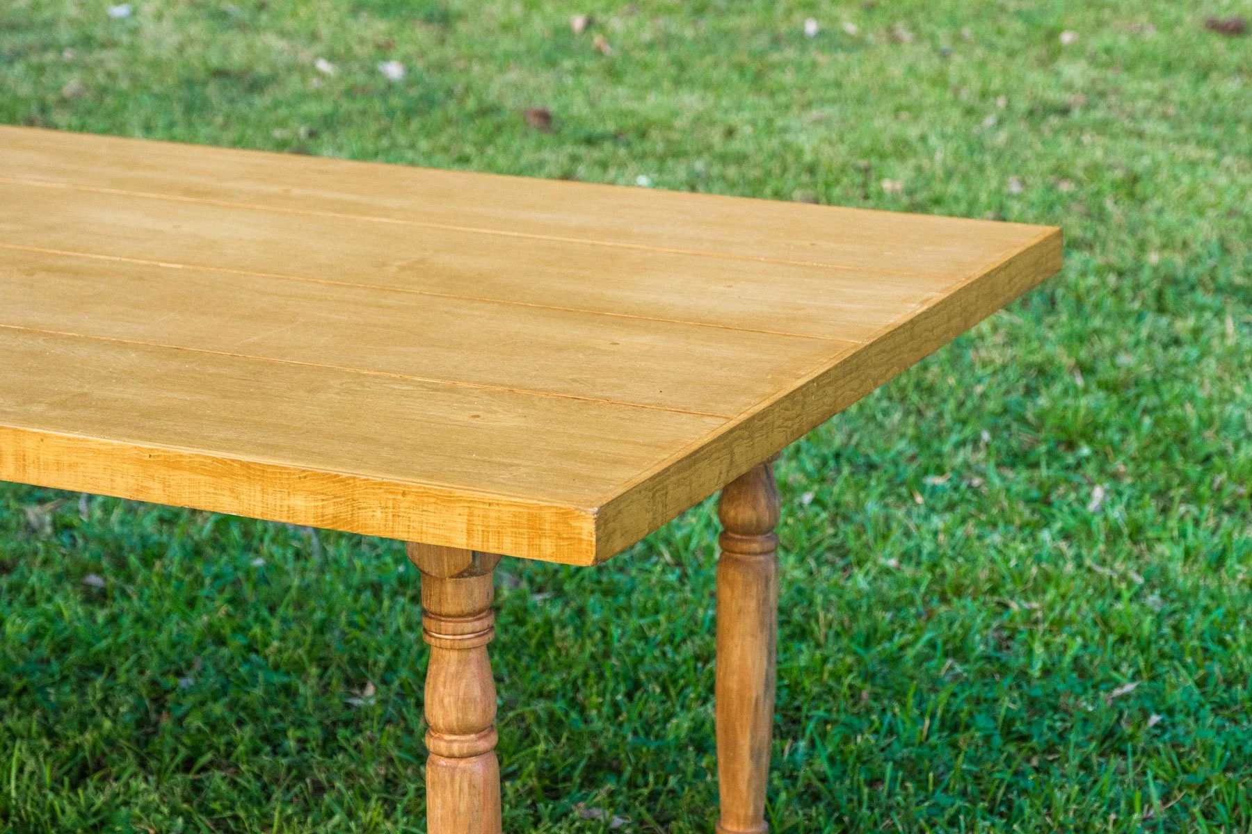 Mesa-Rectangular-MaderaAmarillo-Antique-Closeup.jpg