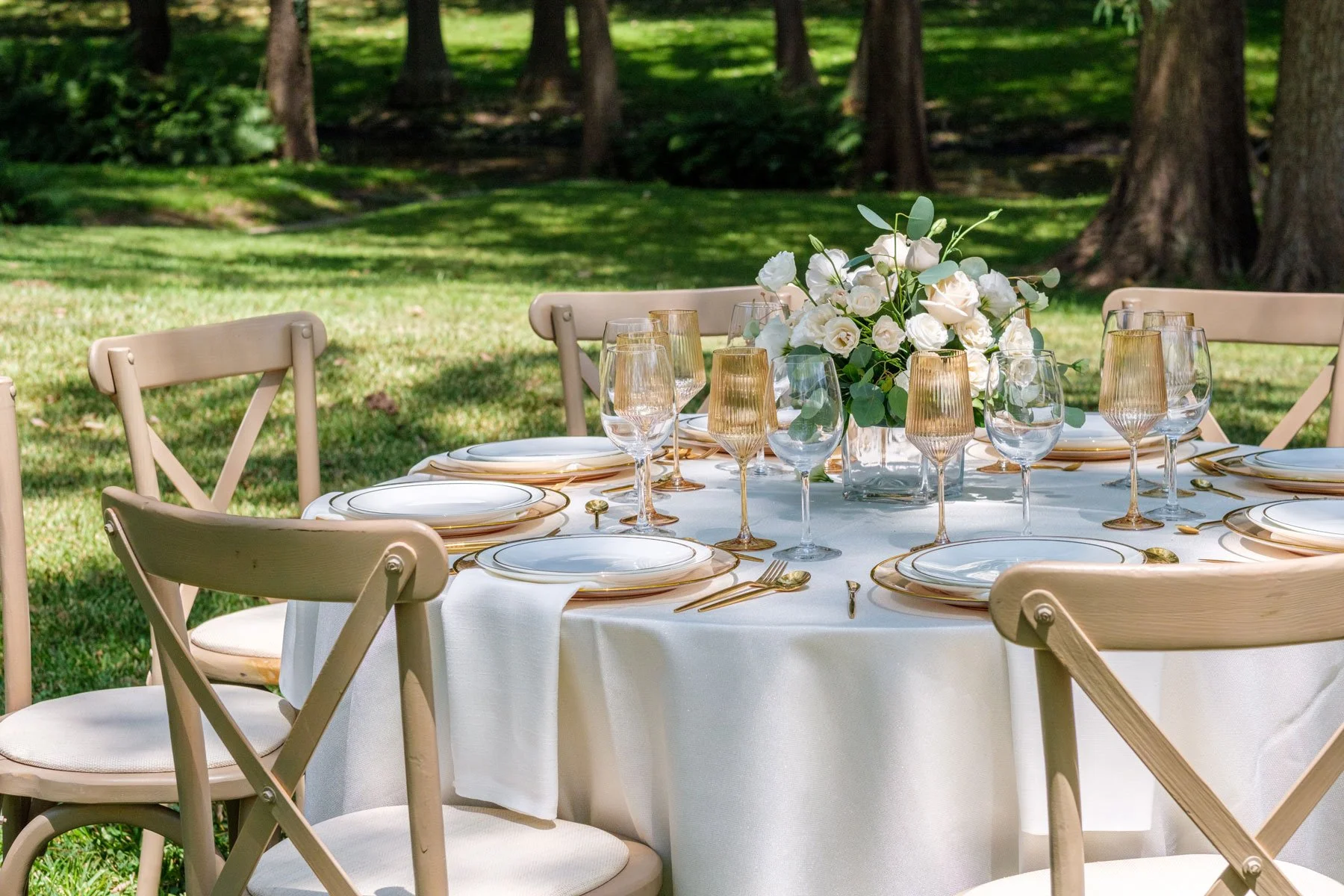 Mesa-Redonda-Mantel-Crossback-Setup-02.jpg