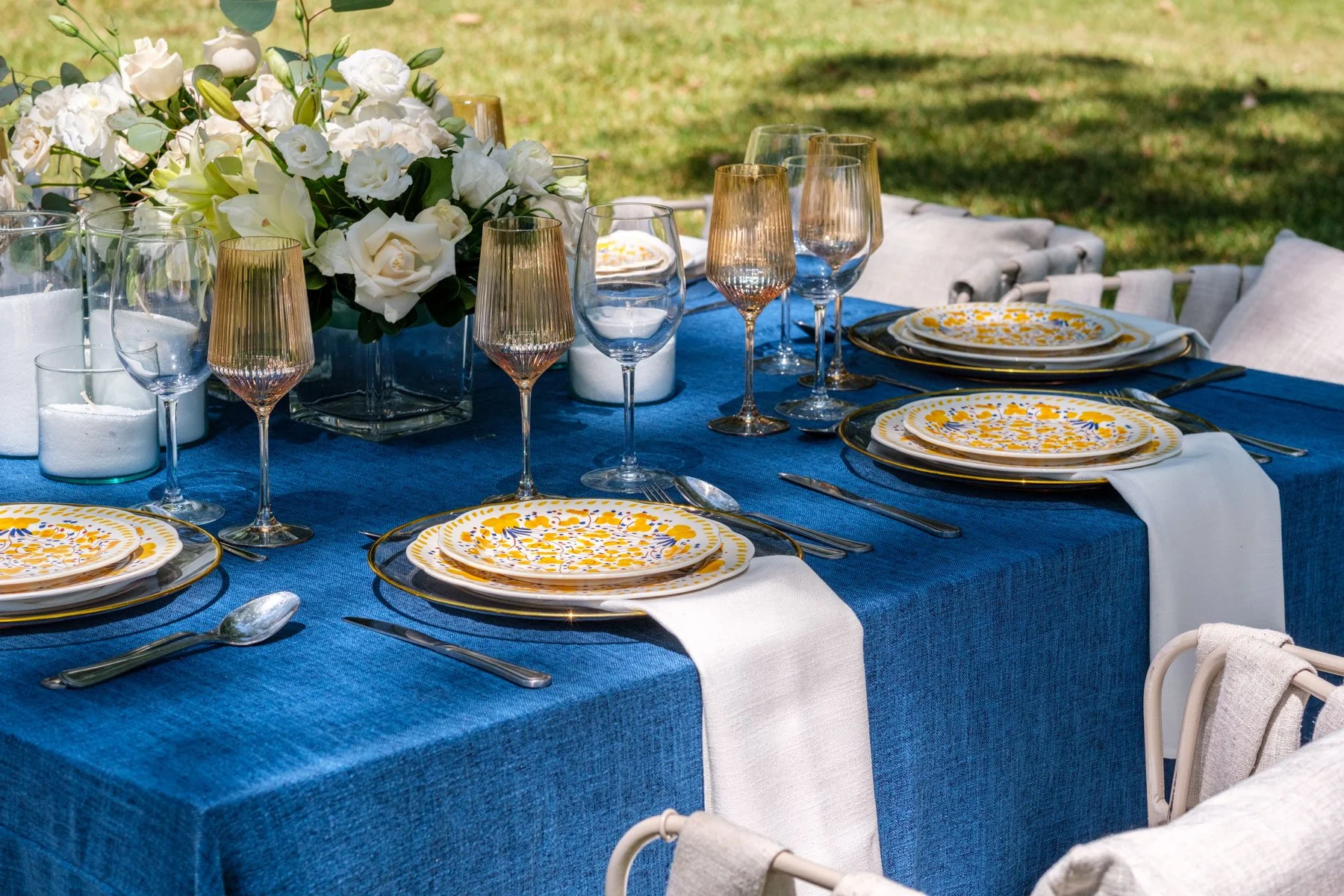 Cuadrada-SillasGris-MantelAzul-Setup-03.jpg