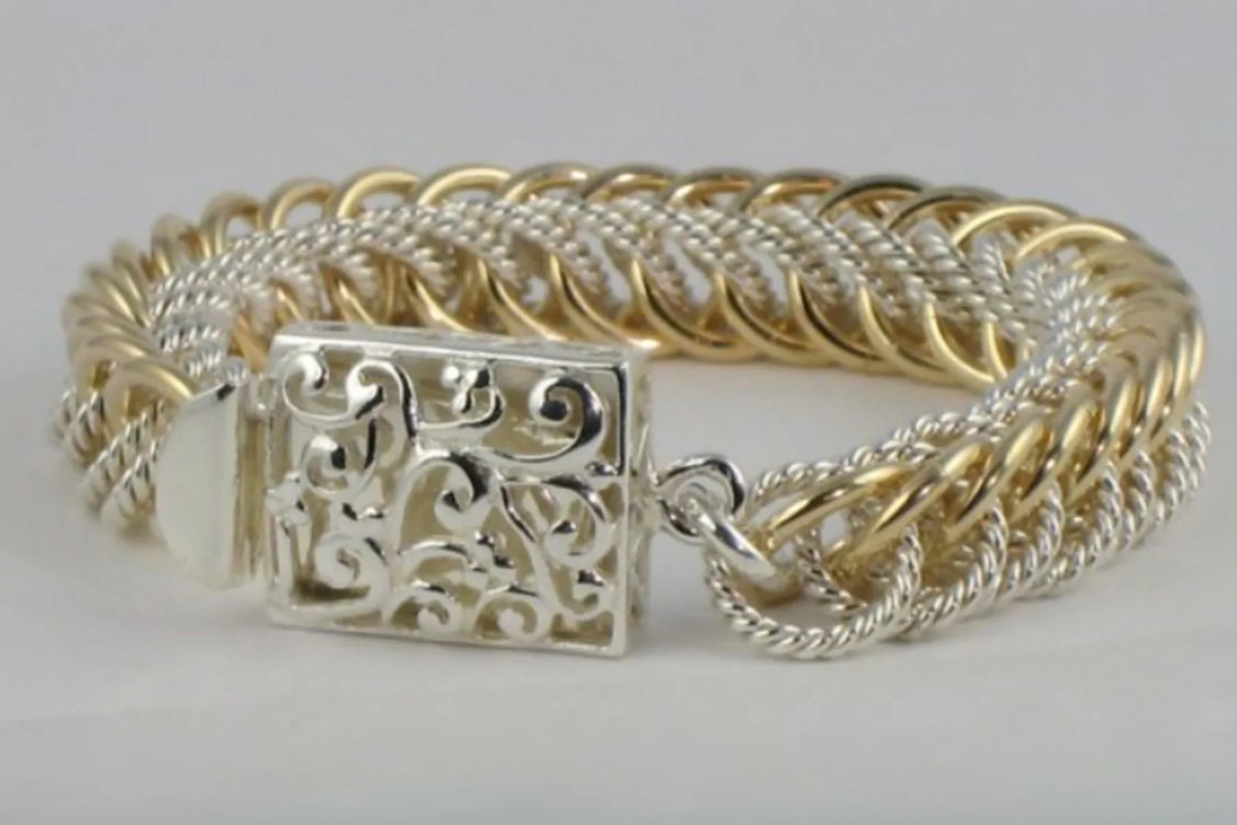Lacy Maille