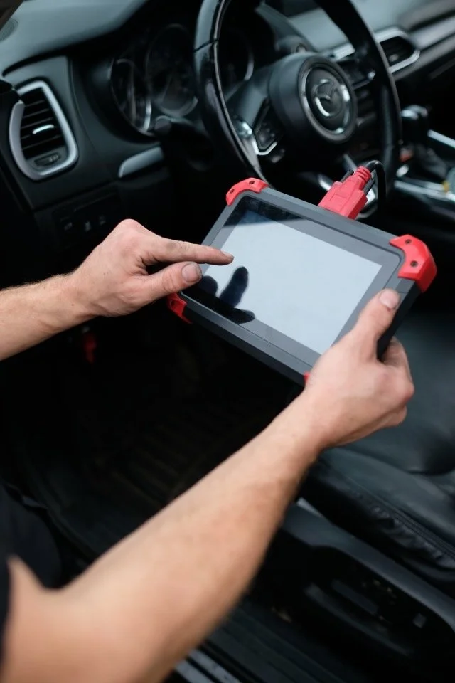 Mobile mechanic scanning a vehicle for diagnostic trouble codes in Russellville, Arkansas